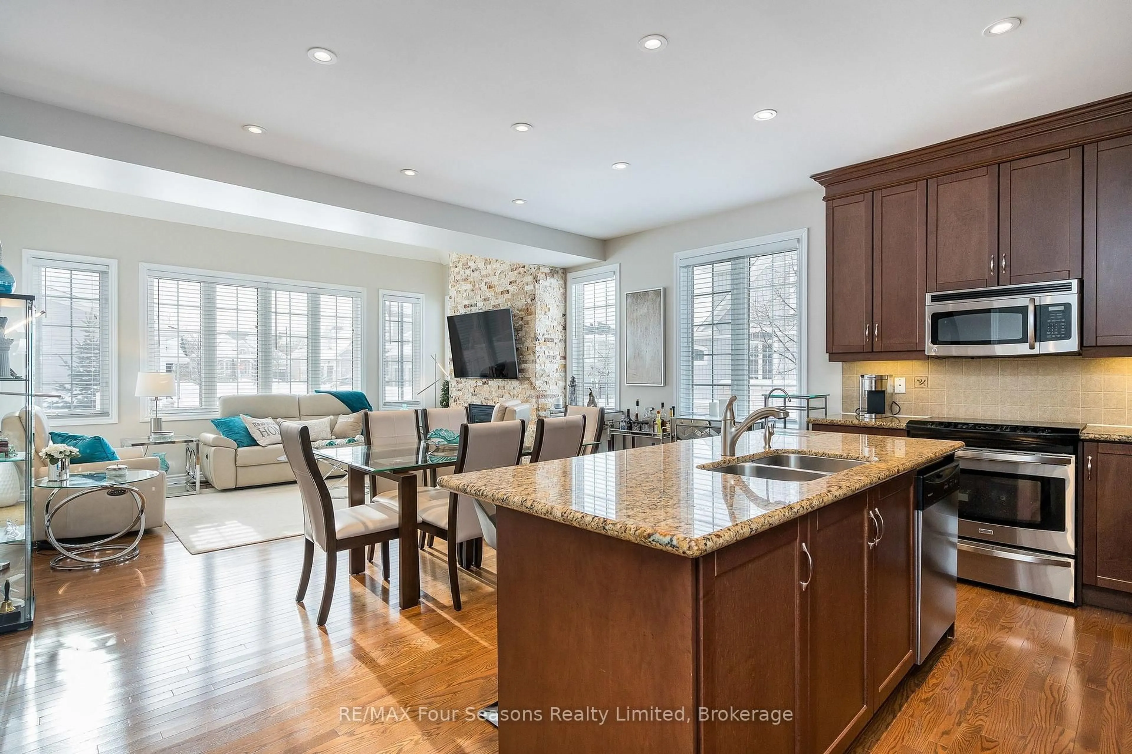 Open concept kitchen, ceramic/tile floor for 64 Waterview Rd, Wasaga Beach Ontario L9Z 0E9