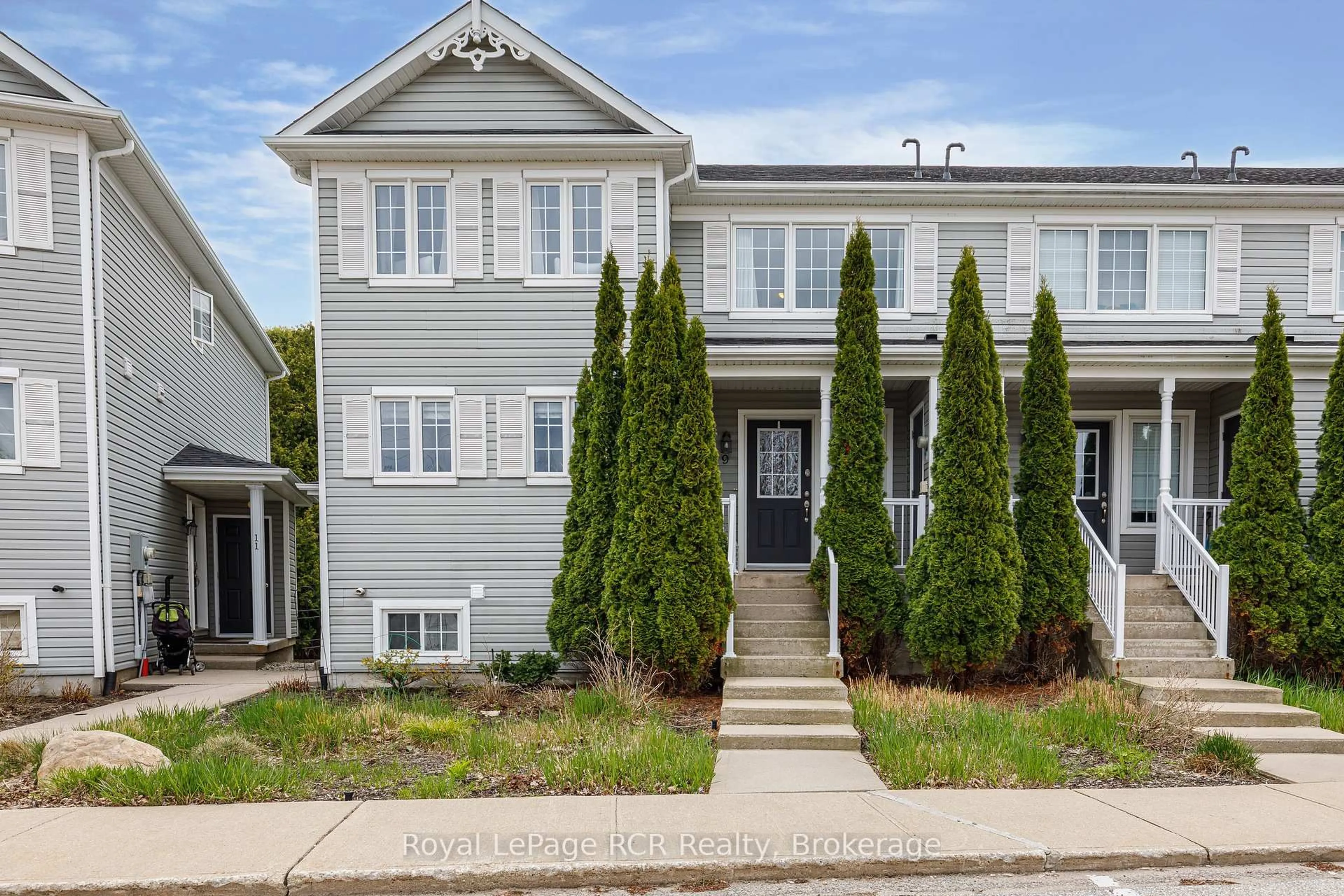 Home with vinyl exterior material, street for 9 Royalton Lane, Collingwood Ontario L9Y 5K4