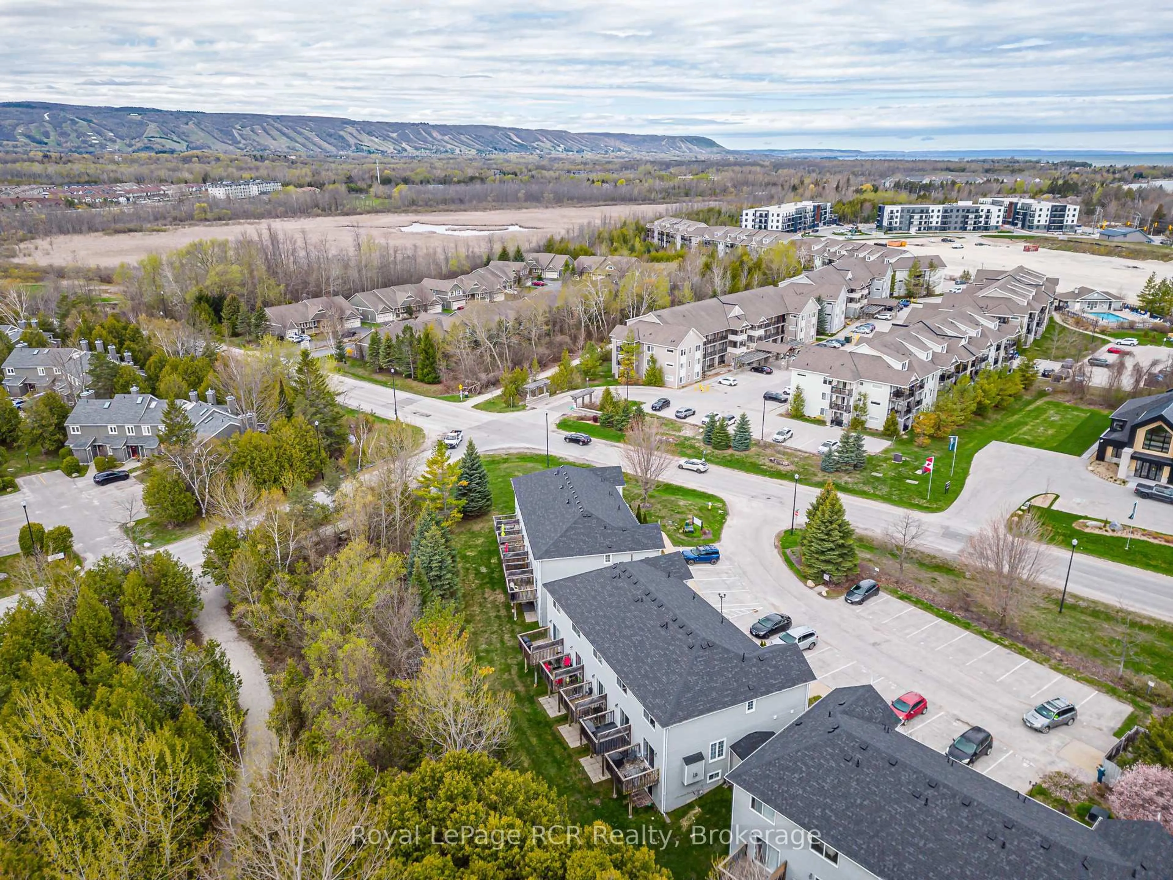 A pic from outside/outdoor area/front of a property/back of a property/a pic from drone, mountain view for 9 Royalton Lane, Collingwood Ontario L9Y 5K4