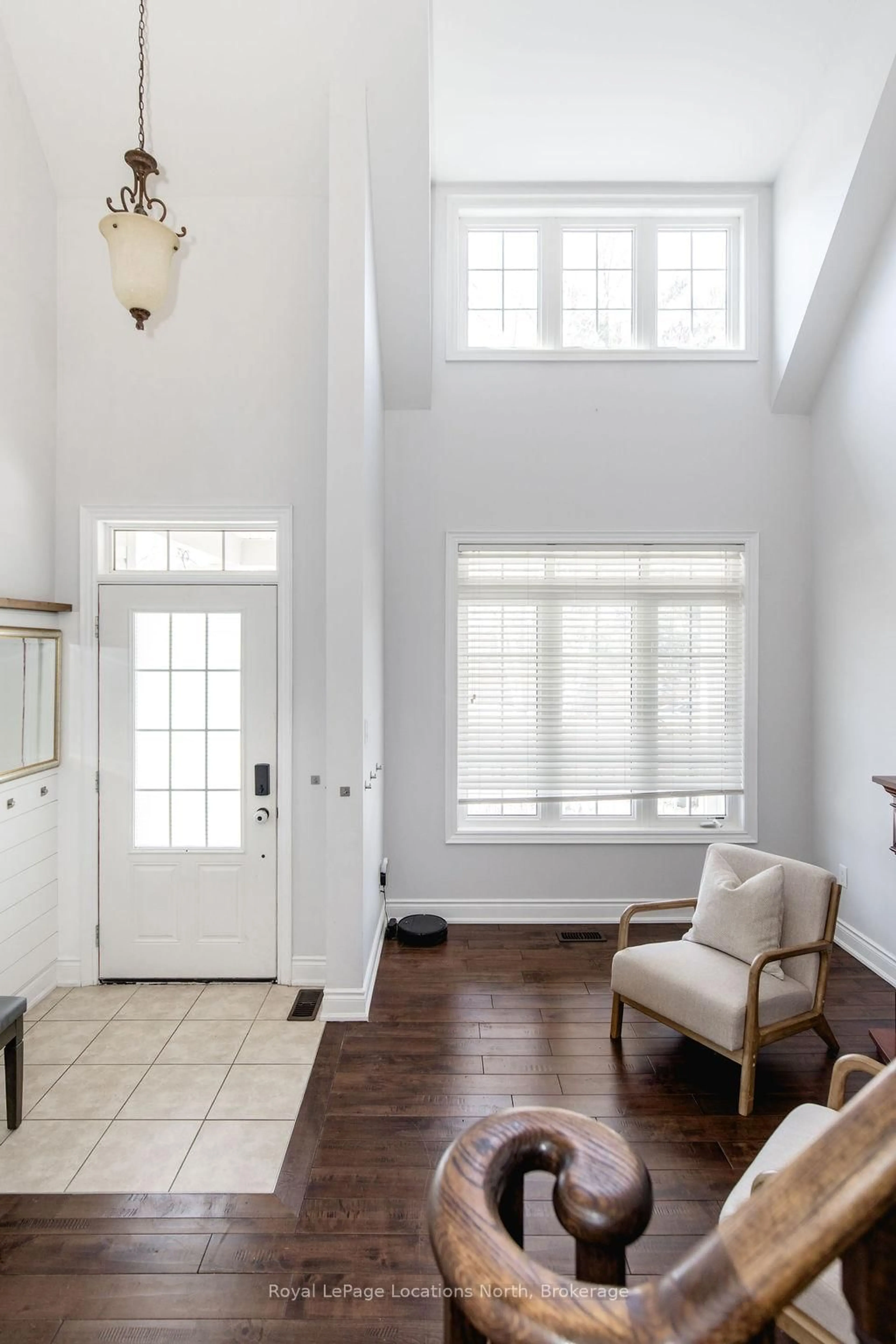 Indoor entryway for 11 CHRISTY Dr, Wasaga Beach Ontario L9Z 1S7