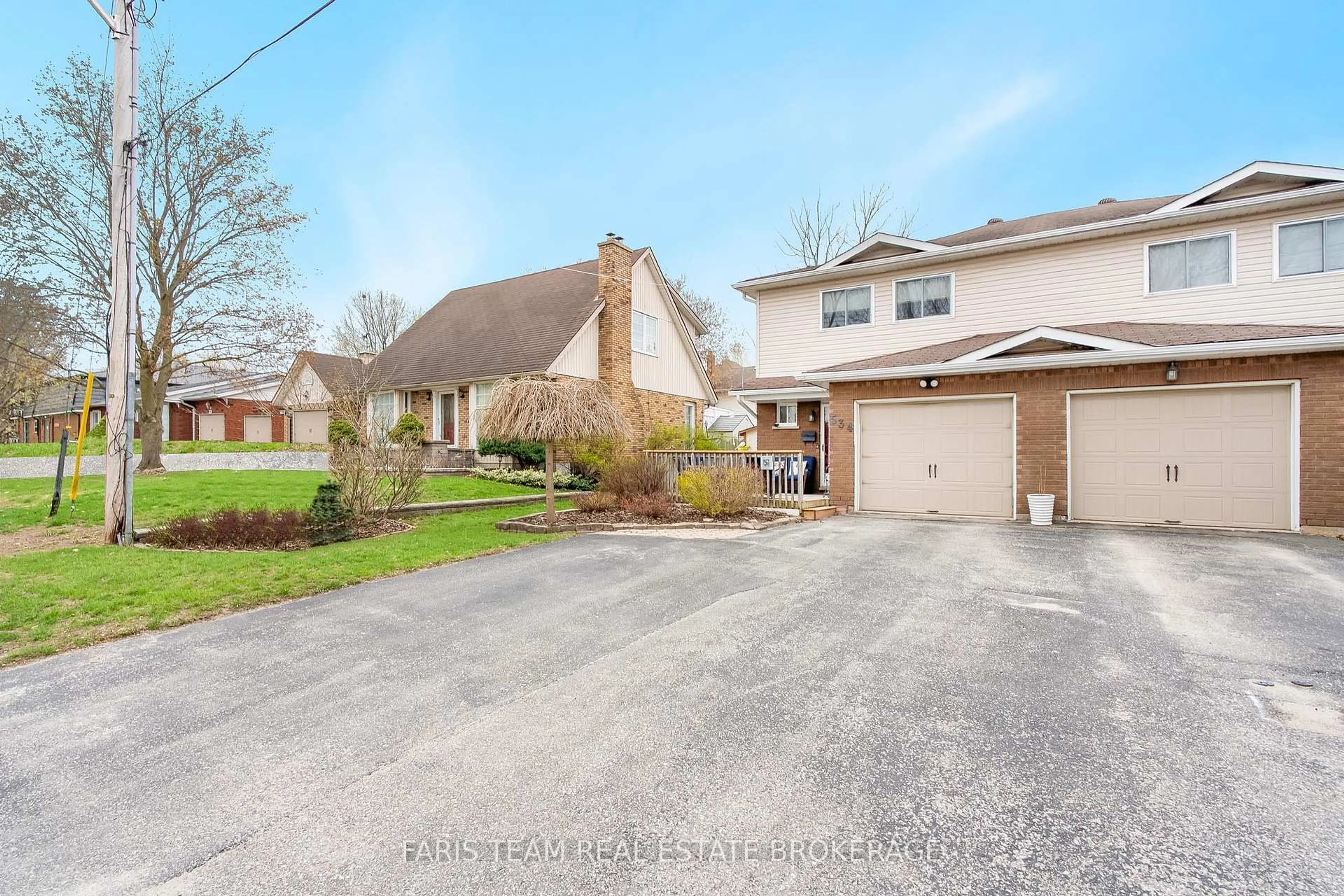 A pic from outside/outdoor area/front of a property/back of a property/a pic from drone, street for 534 Wellington St, Midland Ontario L4R 4W6