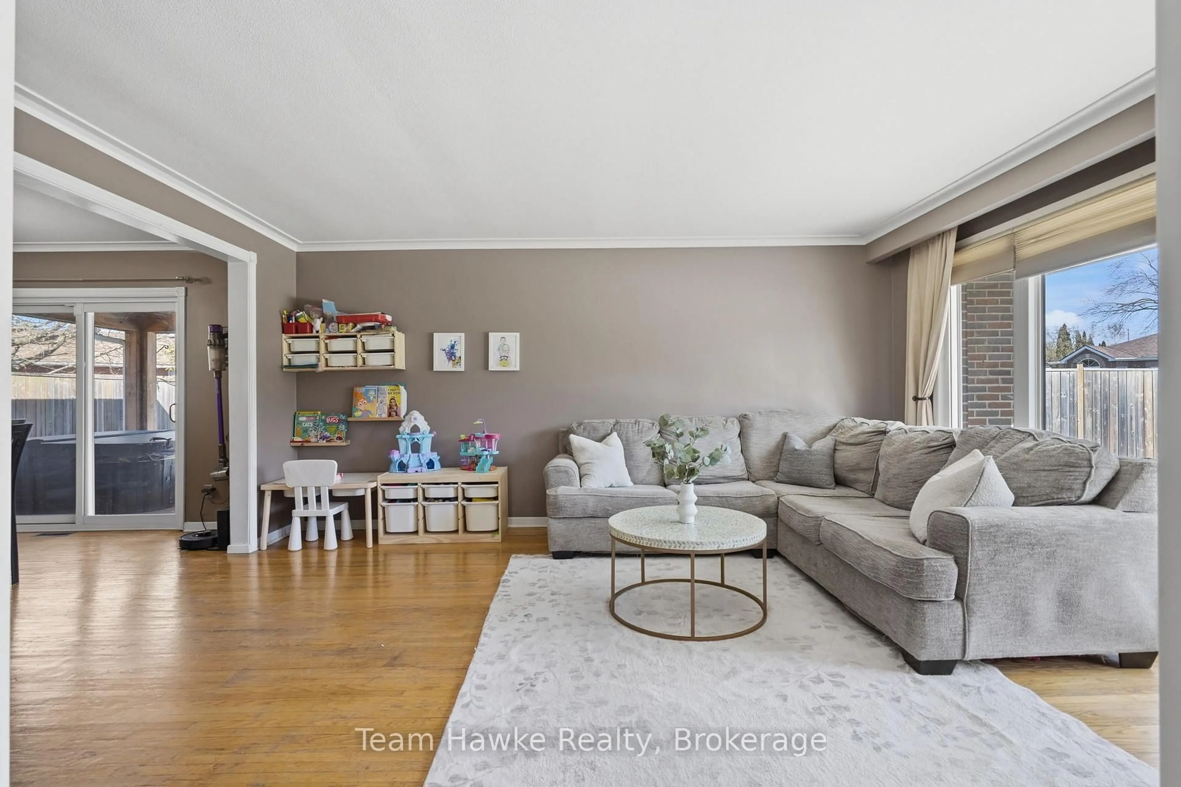 Living room with furniture, unknown for 958 Montreal St, Midland Ontario L4R 1H2