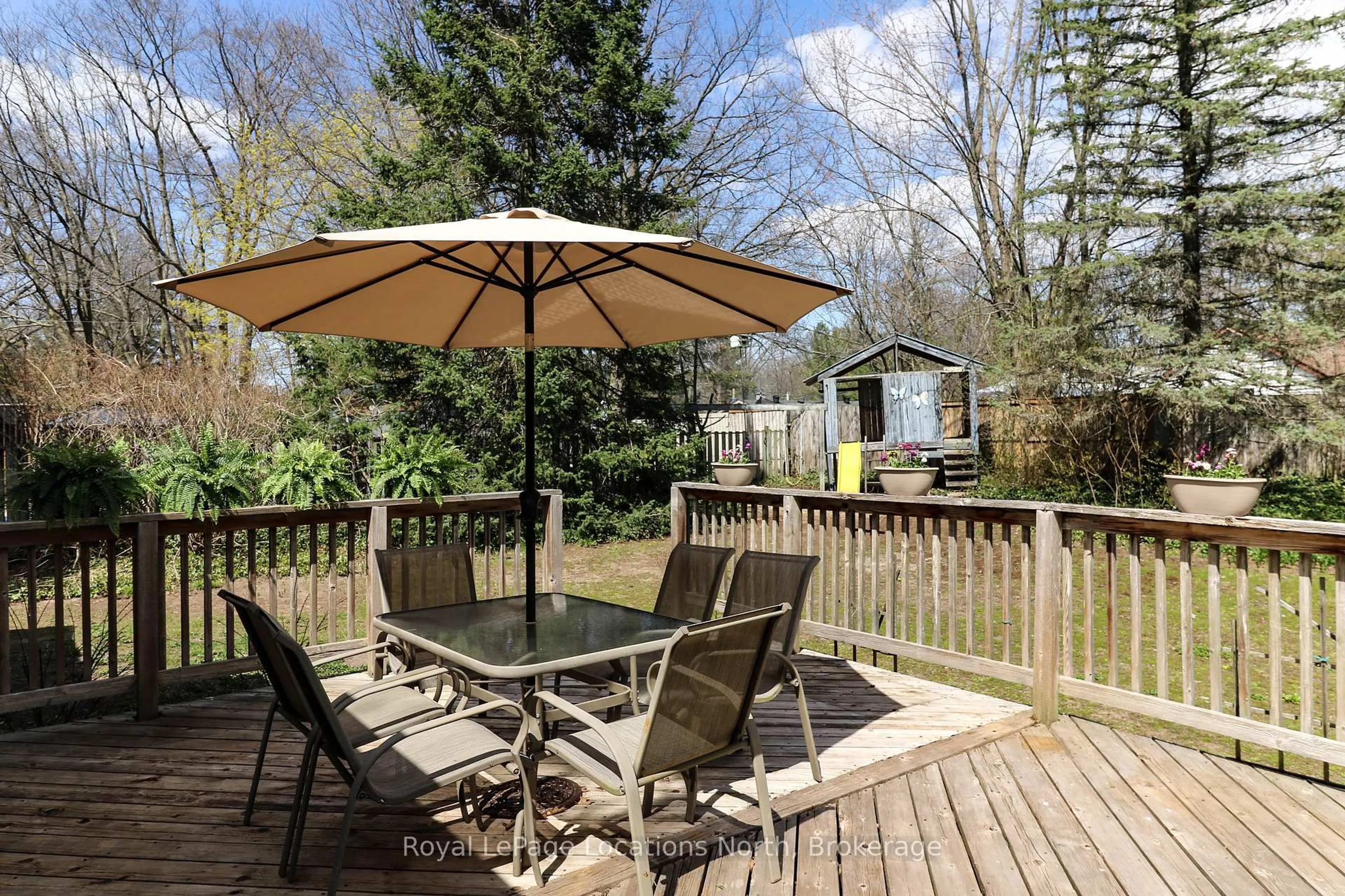 Patio, water/lake/river/ocean view for 265 39th St, Wasaga Beach Ontario L9Z 1S3