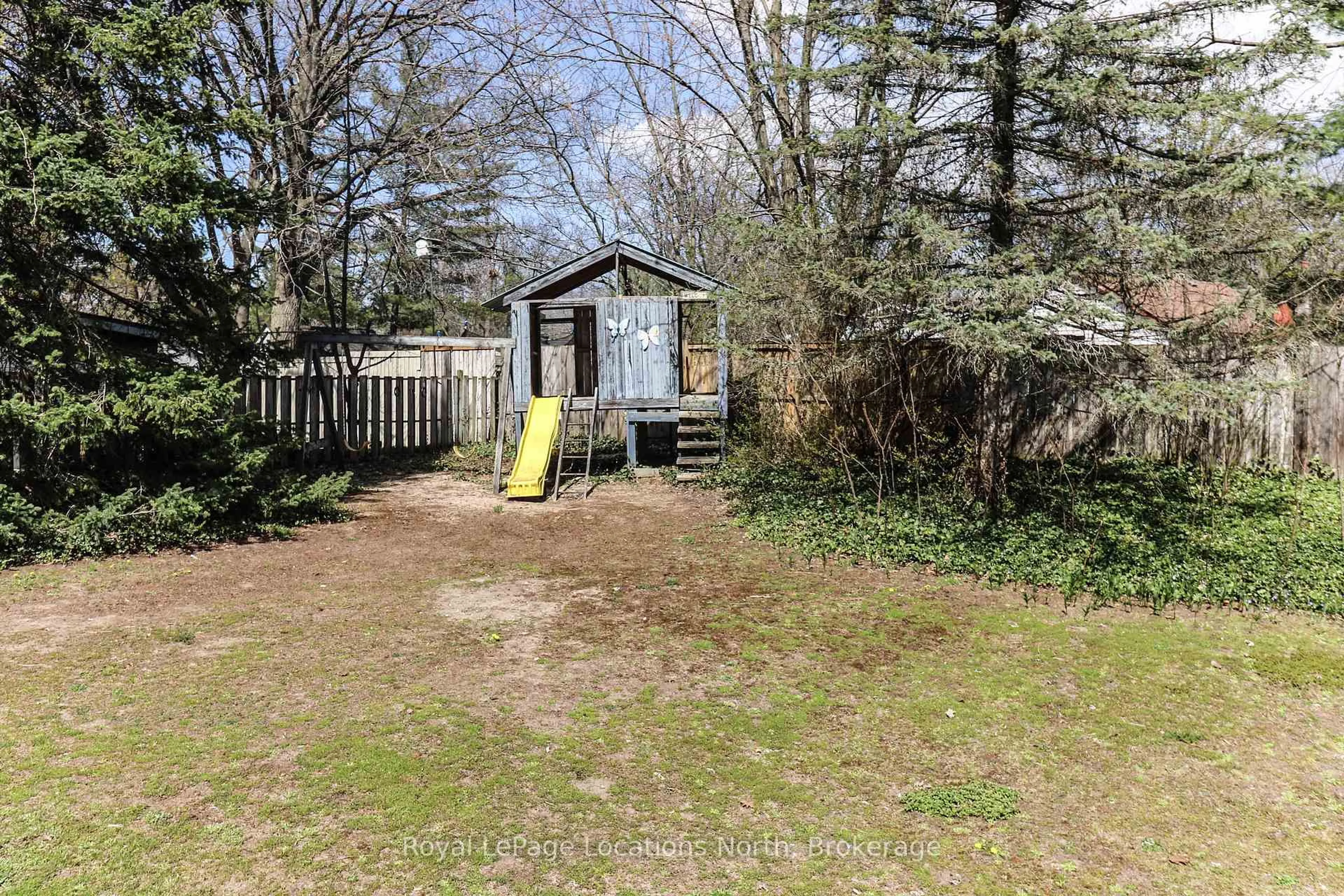 Shed for 265 39th St, Wasaga Beach Ontario L9Z 1S3