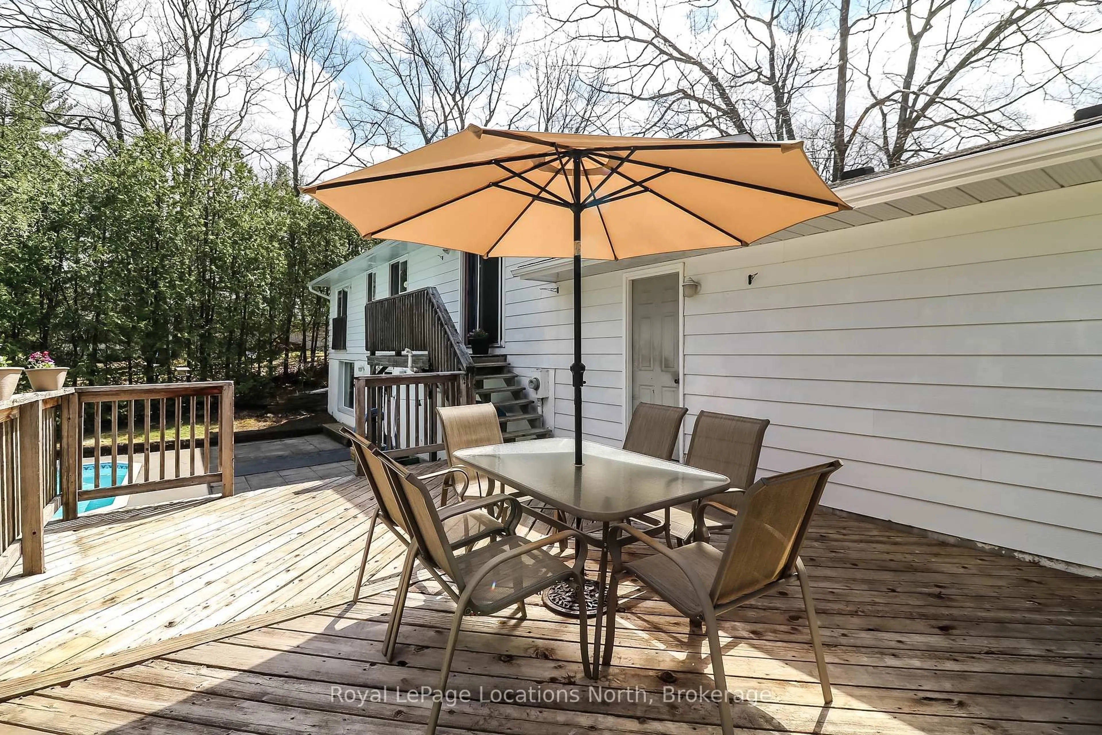 Patio, street for 265 39th St, Wasaga Beach Ontario L9Z 1S3