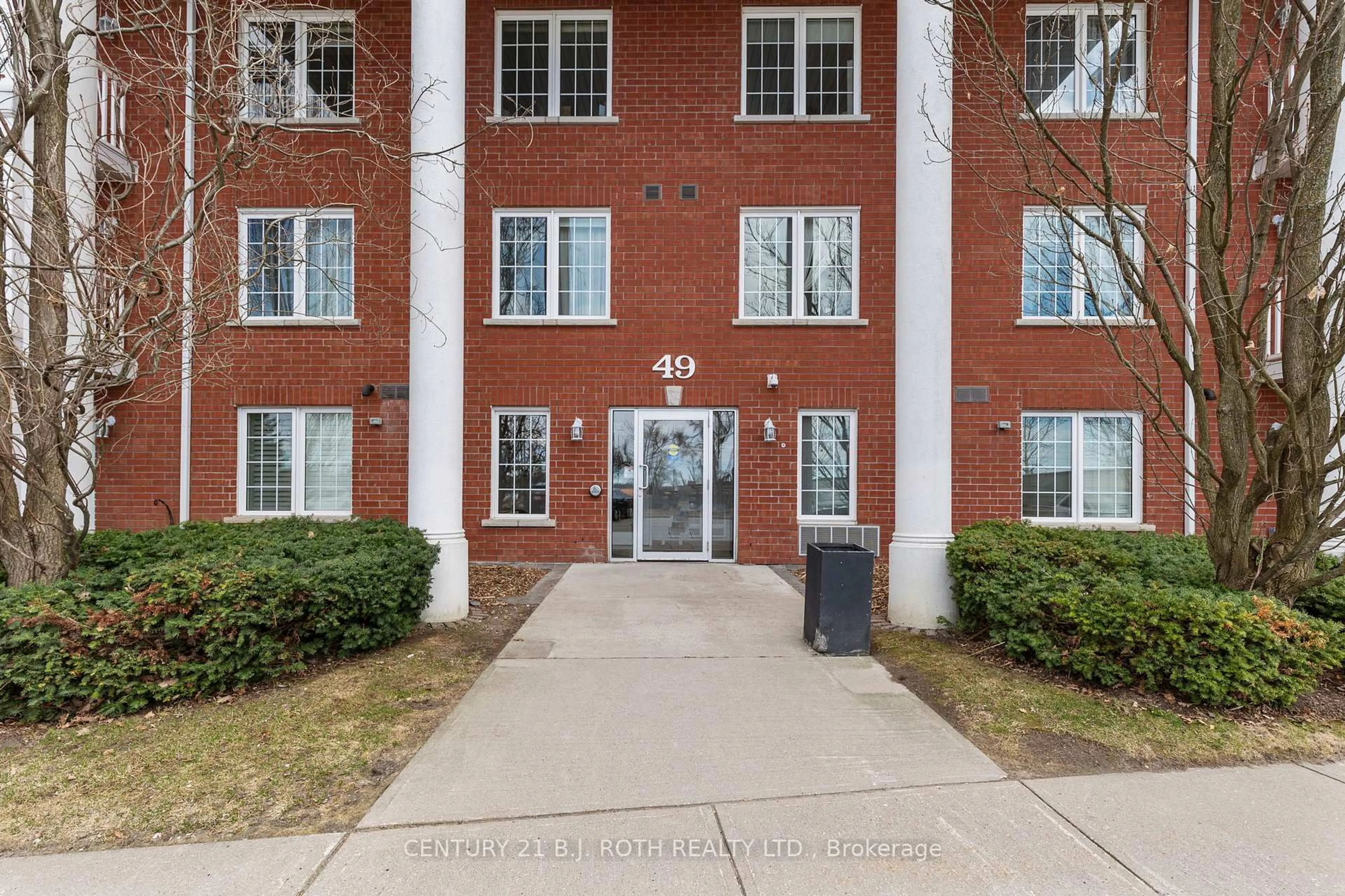 Indoor foyer for 49 Jacob's Terr #209, Barrie Ontario L4N 0W4