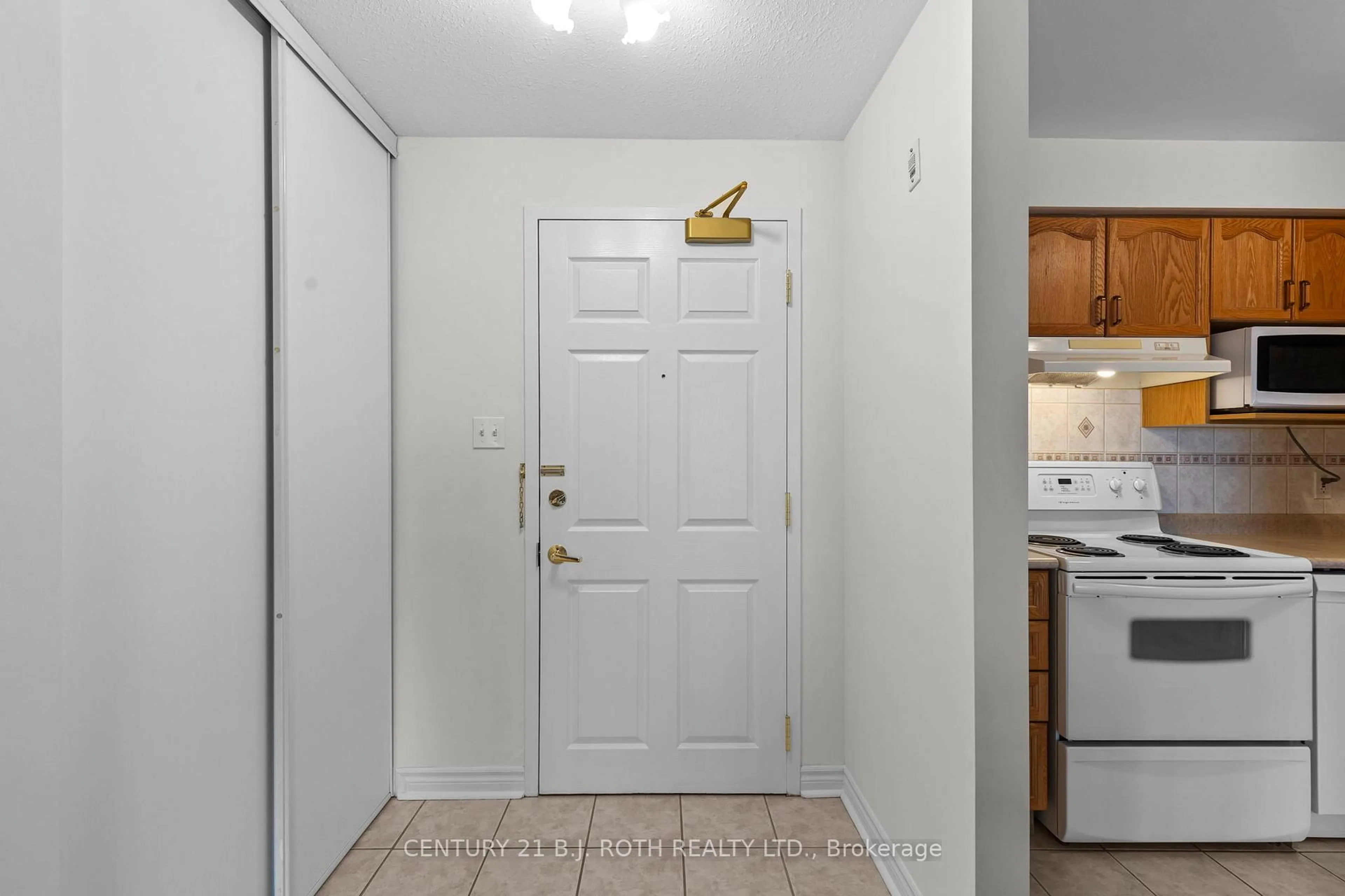 Indoor entryway for 49 Jacob's Terr #209, Barrie Ontario L4N 0W4