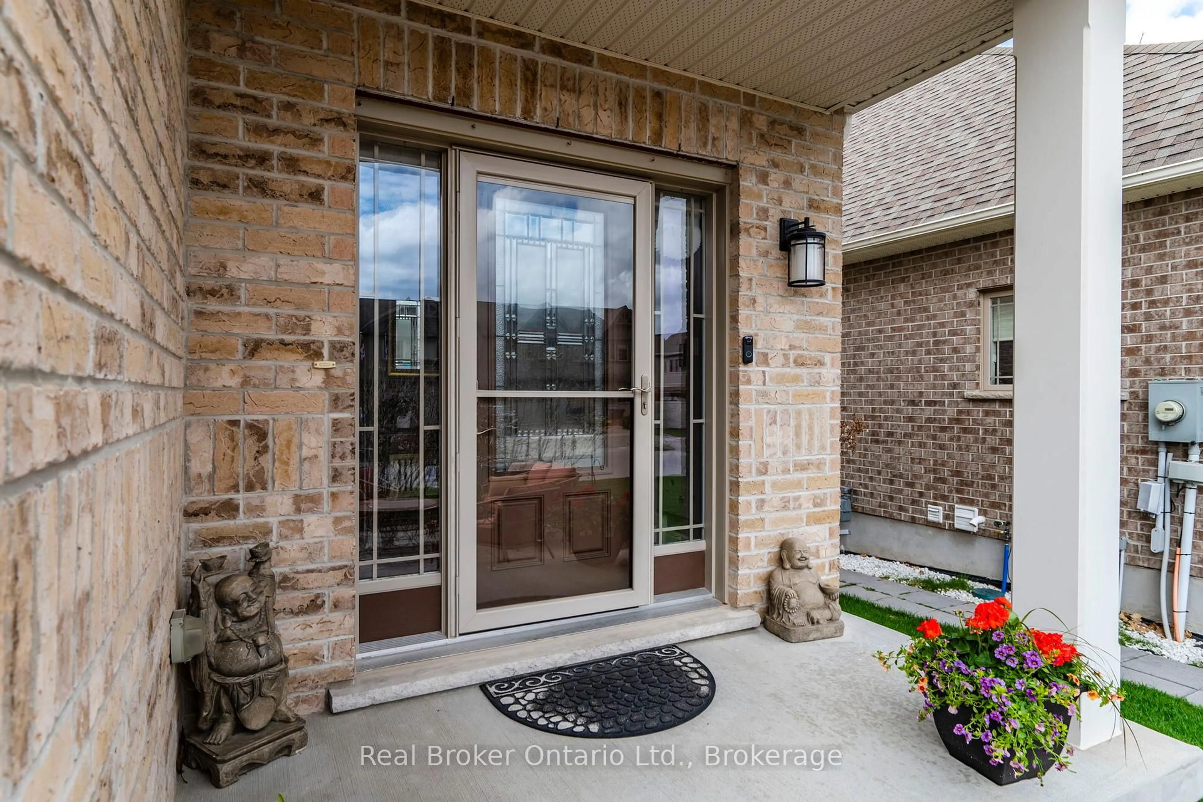 Indoor entryway for 984 Cook Dr, Midland Ontario L4R 0E4