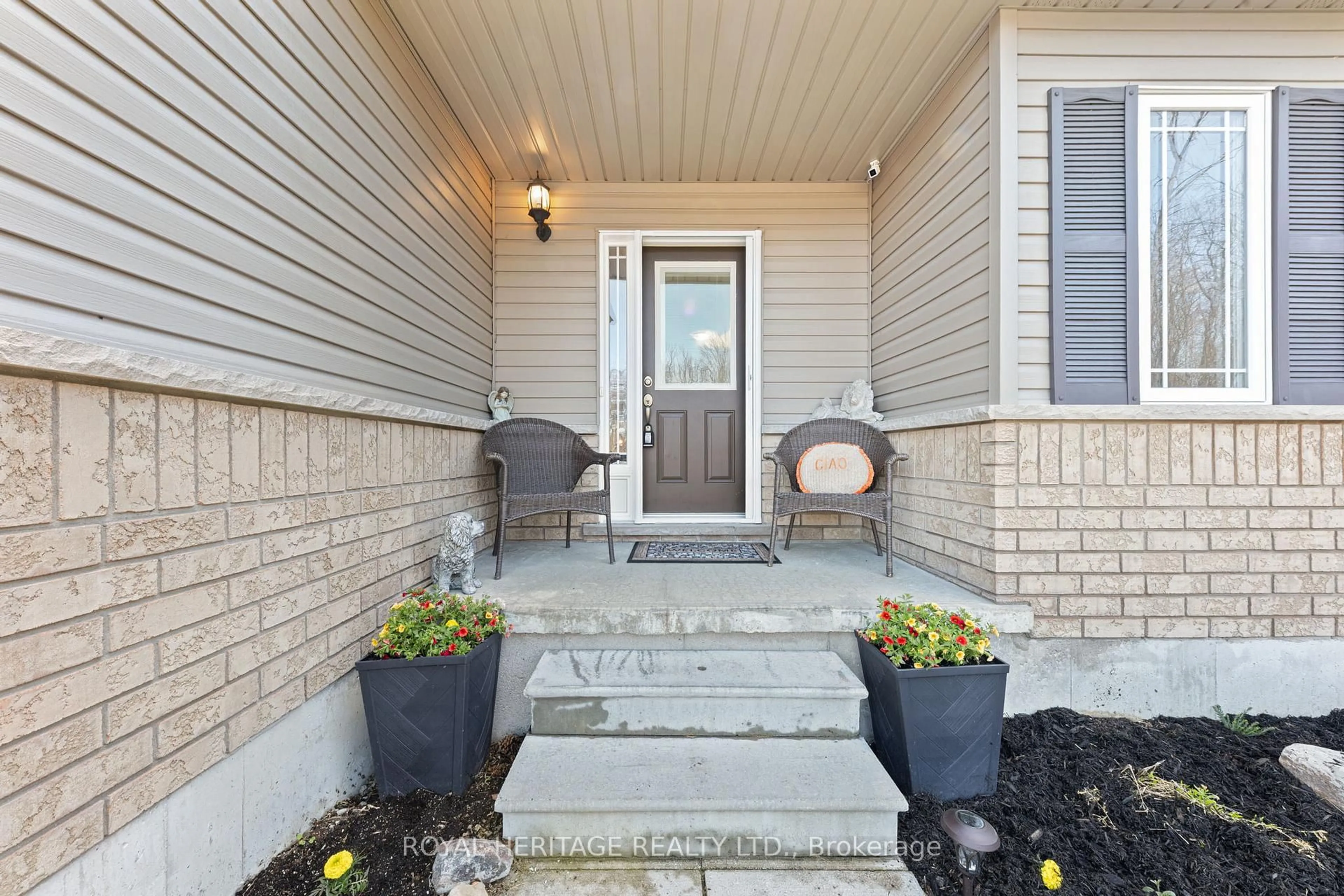 Indoor entryway for 55 Ralph Dalton Blvd, Tay Ontario L0K 2A0