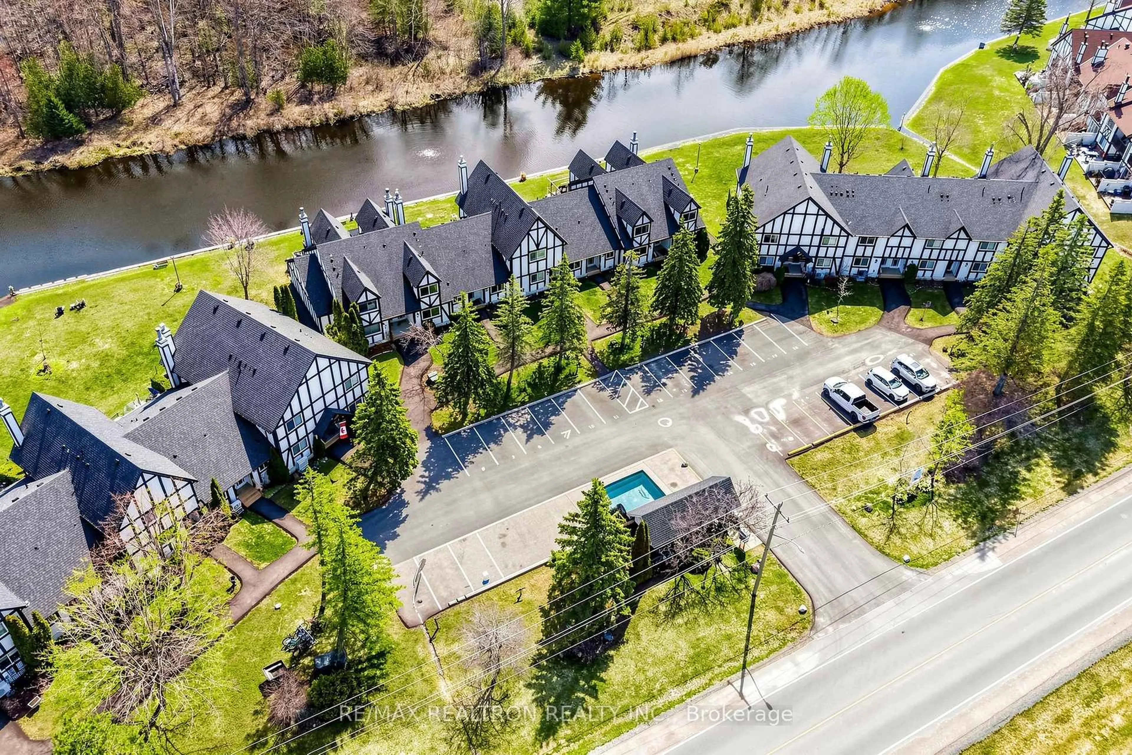 A pic from outside/outdoor area/front of a property/back of a property/a pic from drone, water/lake/river/ocean view for 41 Laguna Pkwy #9, Ramara Ontario L0K 1B0