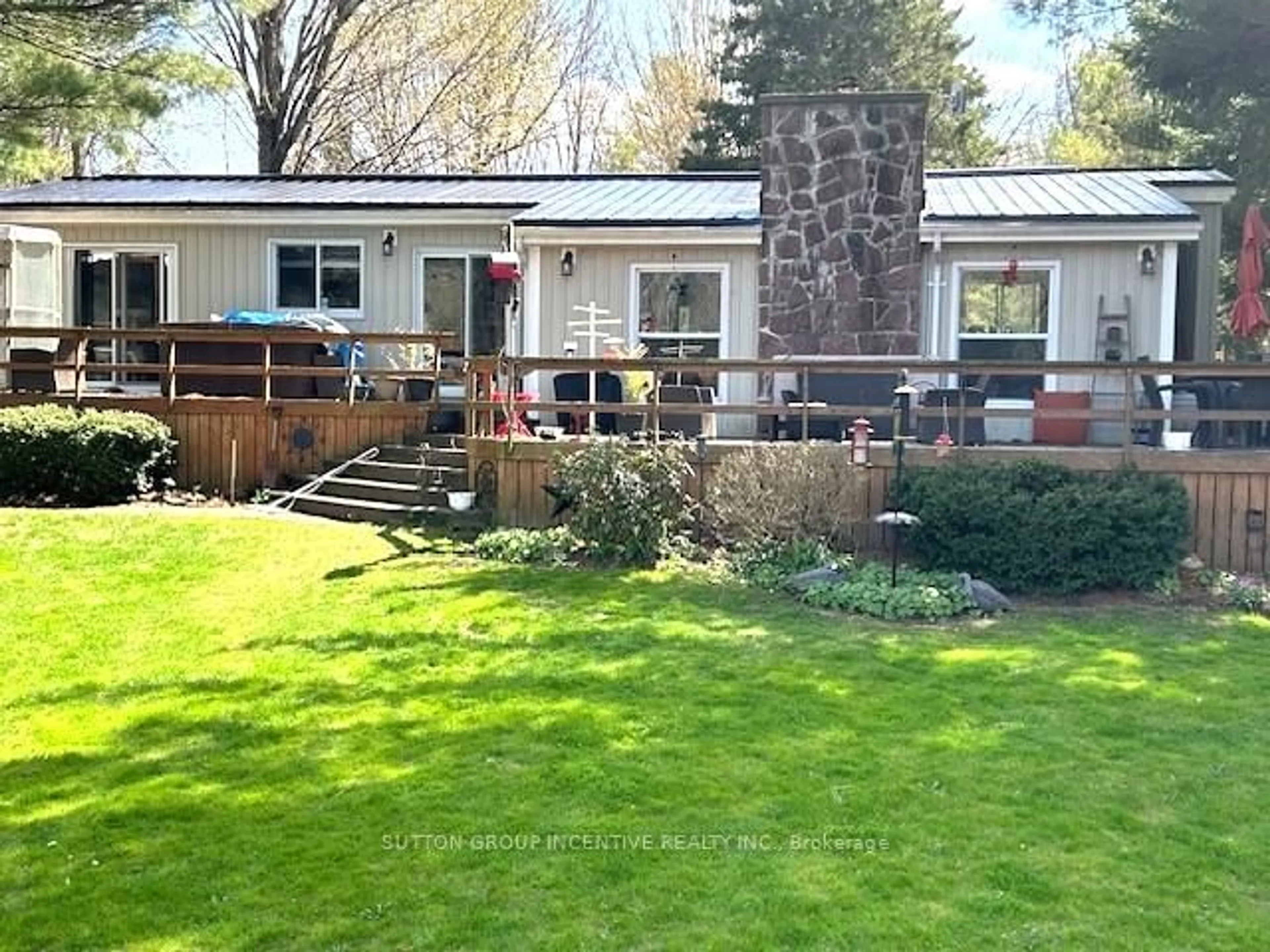 A pic from outside/outdoor area/front of a property/back of a property/a pic from drone, mountain view for 4600 Trent Tr, Severn Ontario L0K 2B0