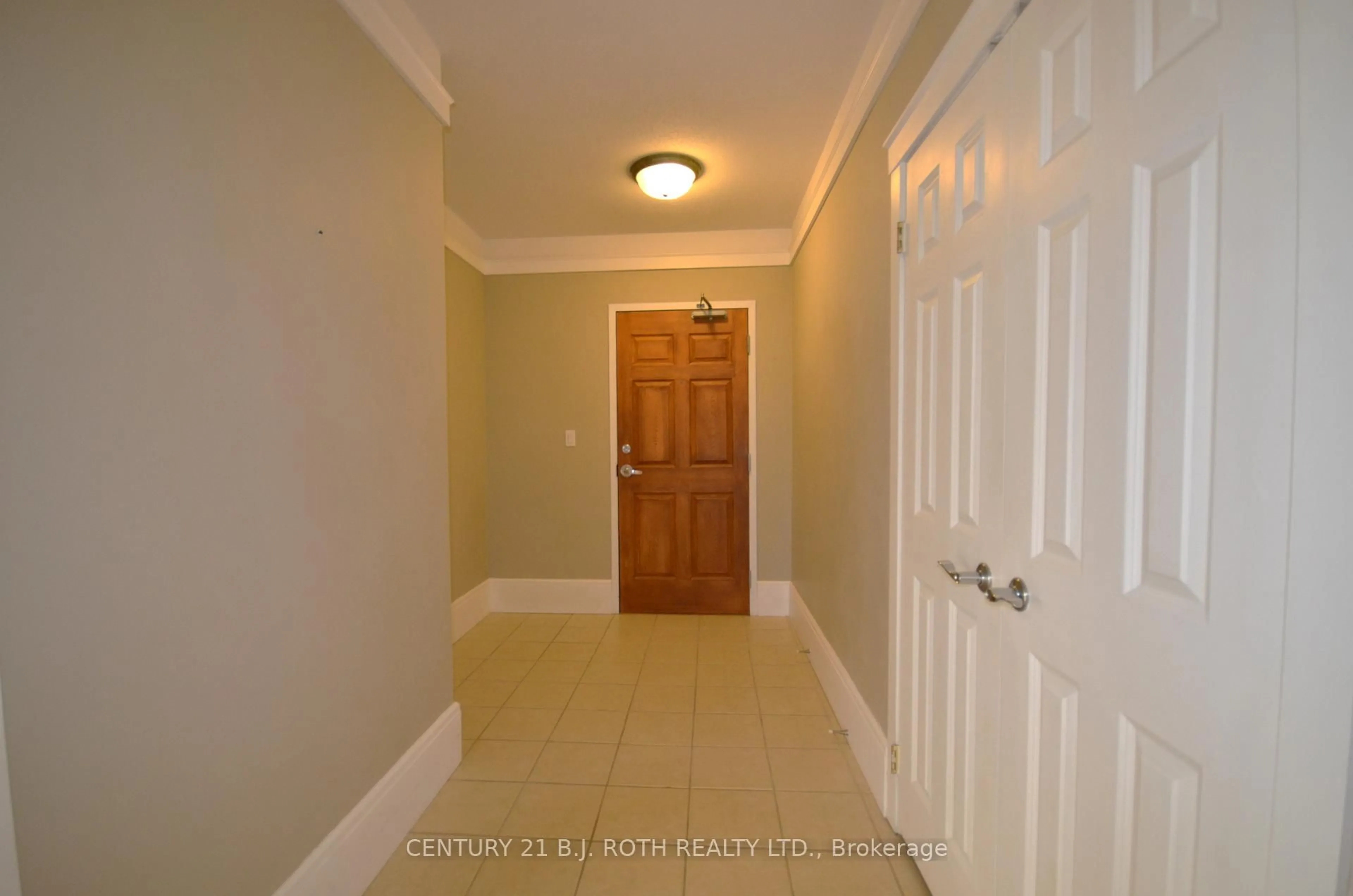 Indoor entryway for 140 Cedar Island Rd #311, Orillia Ontario L3V 1T1
