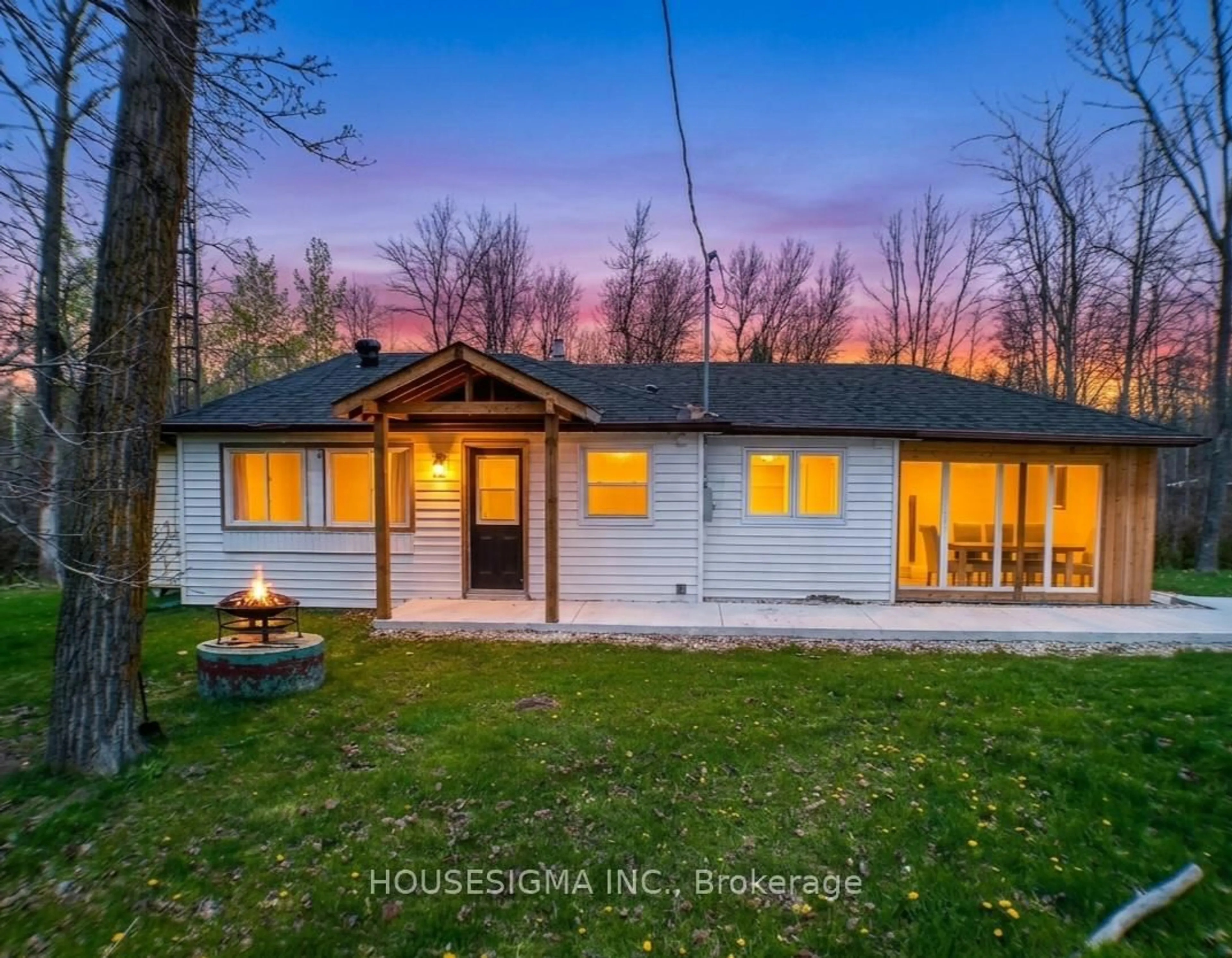 A pic from outside/outdoor area/front of a property/back of a property/a pic from drone, unknown for 8892 Beachwood Rd, Wasaga Beach Ontario L9Z 2Y5