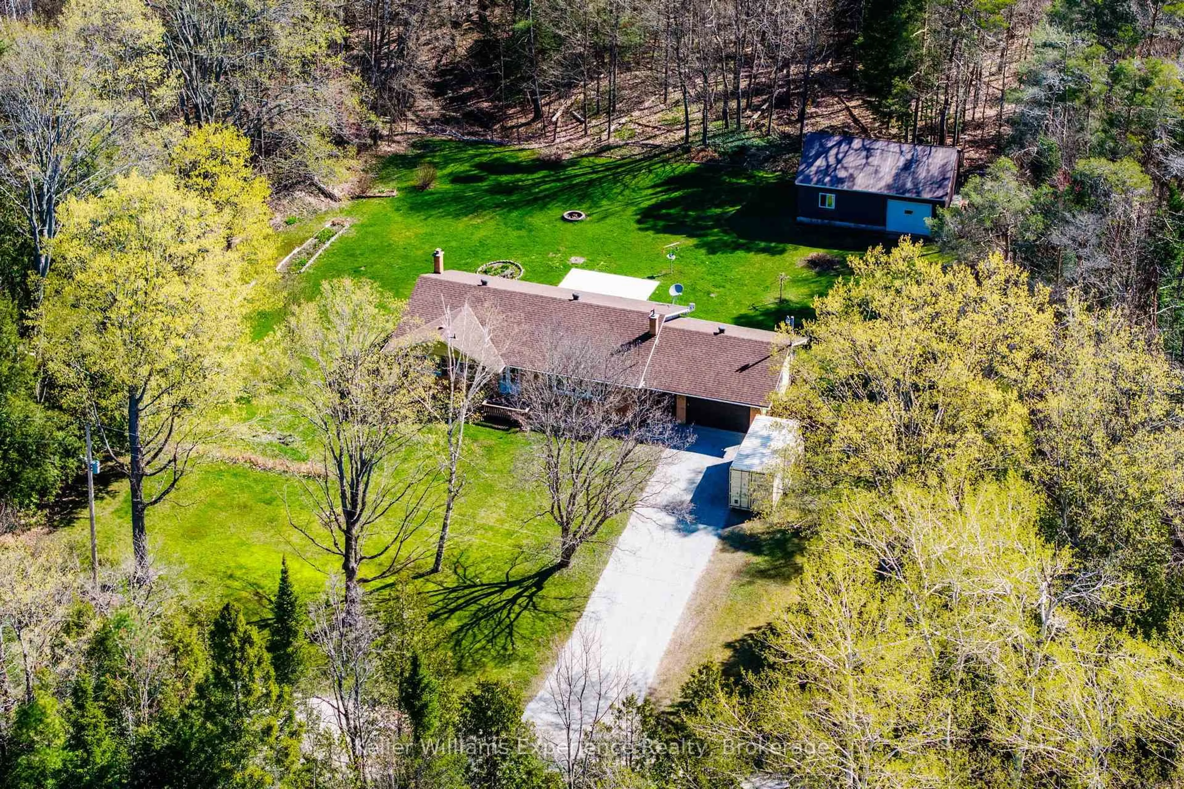 A pic from outside/outdoor area/front of a property/back of a property/a pic from drone, unknown for 6543 Line 2, Oro-Medonte Ontario L4R 4K3