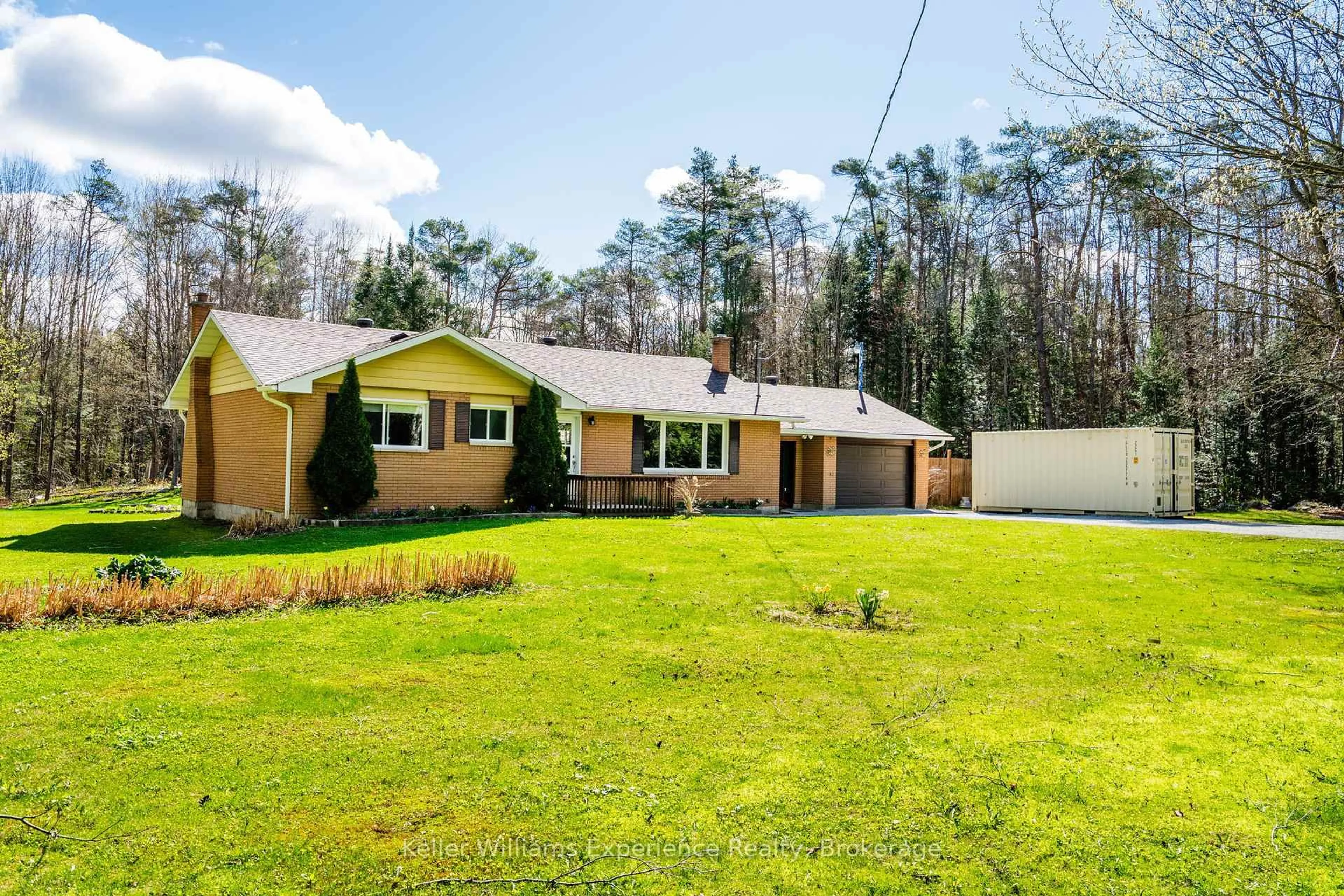 A pic from outside/outdoor area/front of a property/back of a property/a pic from drone, street for 6543 Line 2, Oro-Medonte Ontario L4R 4K3