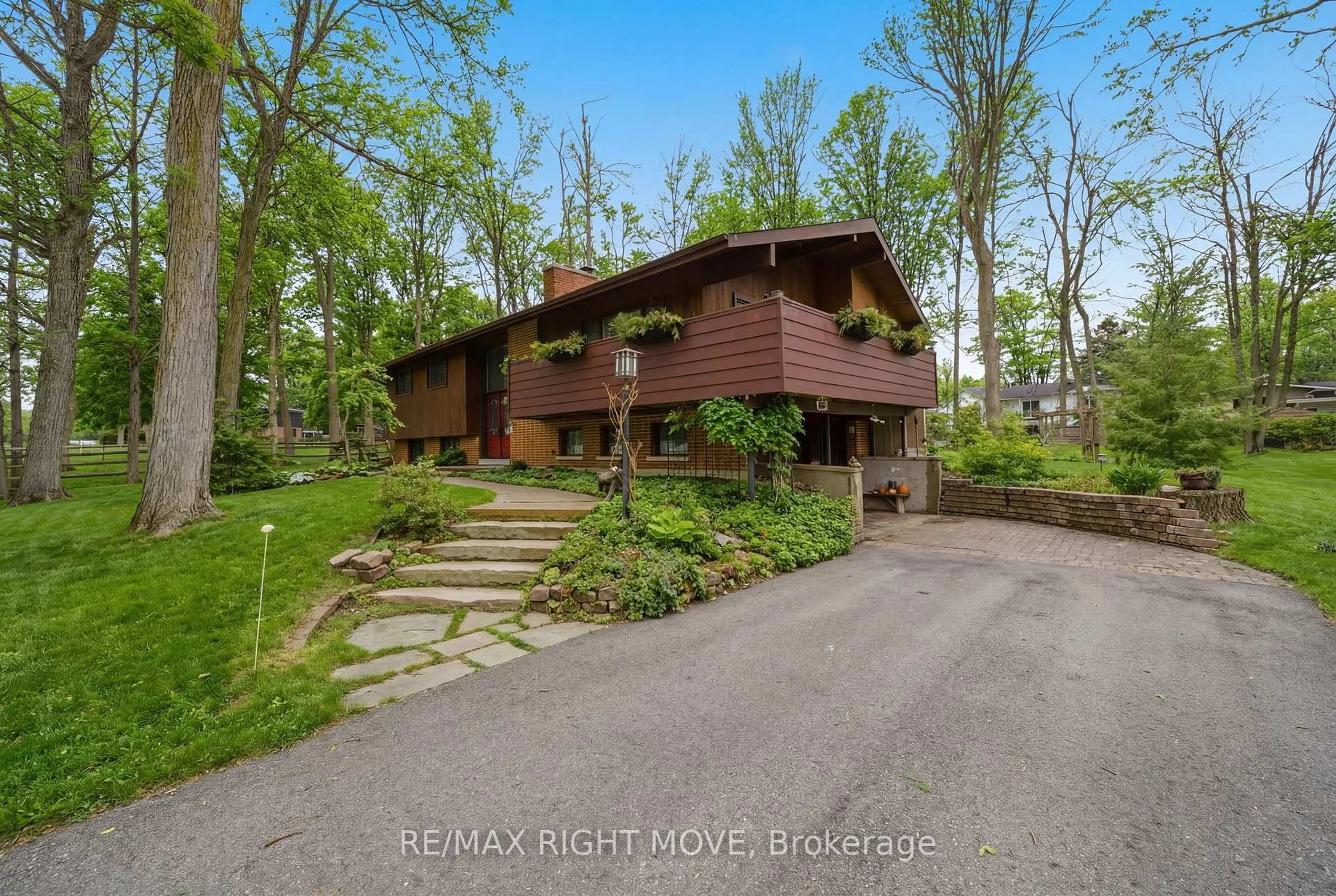 Unknown for 220 Belmoral Dr, Orillia Ontario L3V 5R1