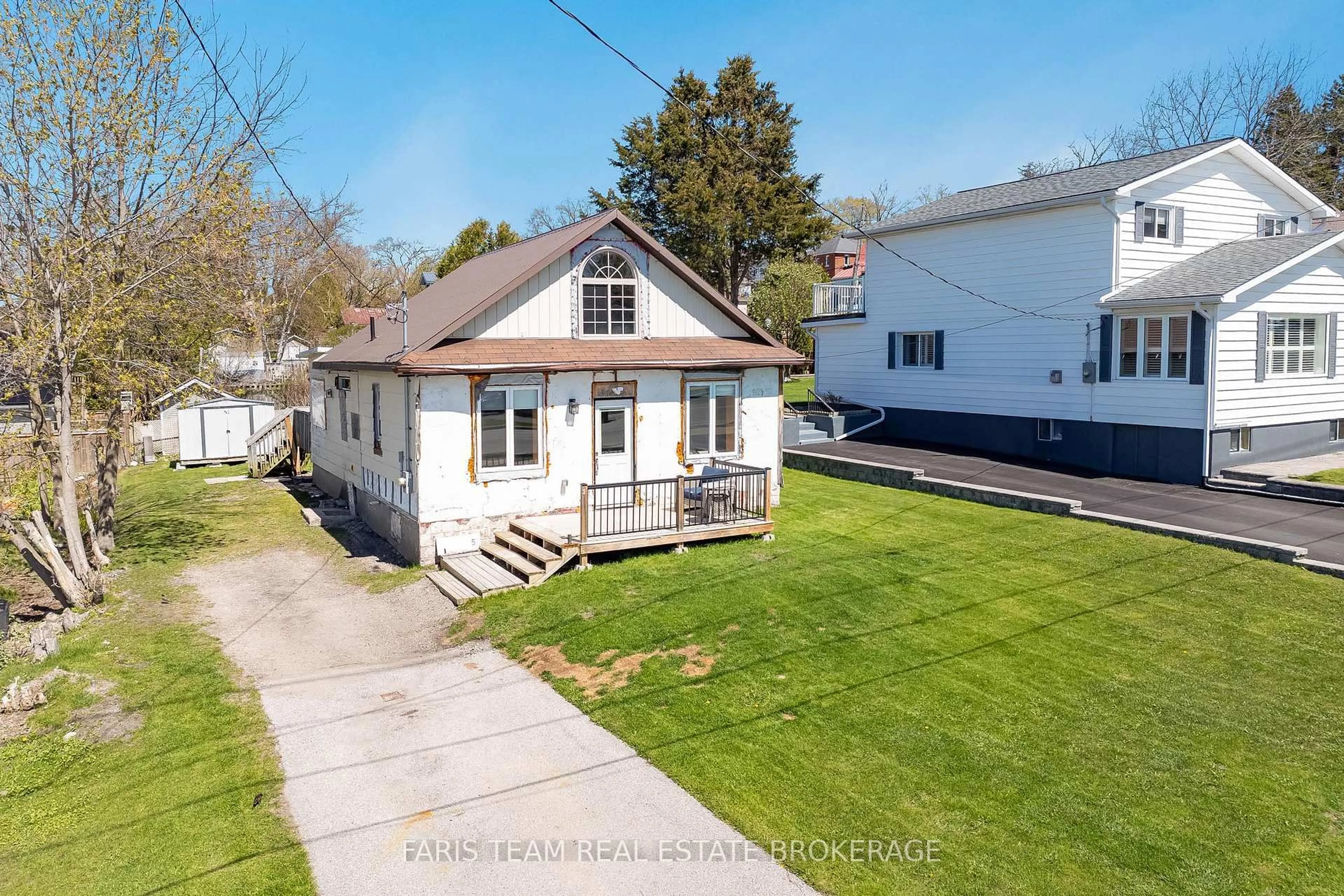 A pic from outside/outdoor area/front of a property/back of a property/a pic from drone, street for 5 Scott St, Penetanguishene Ontario L9M 1N1