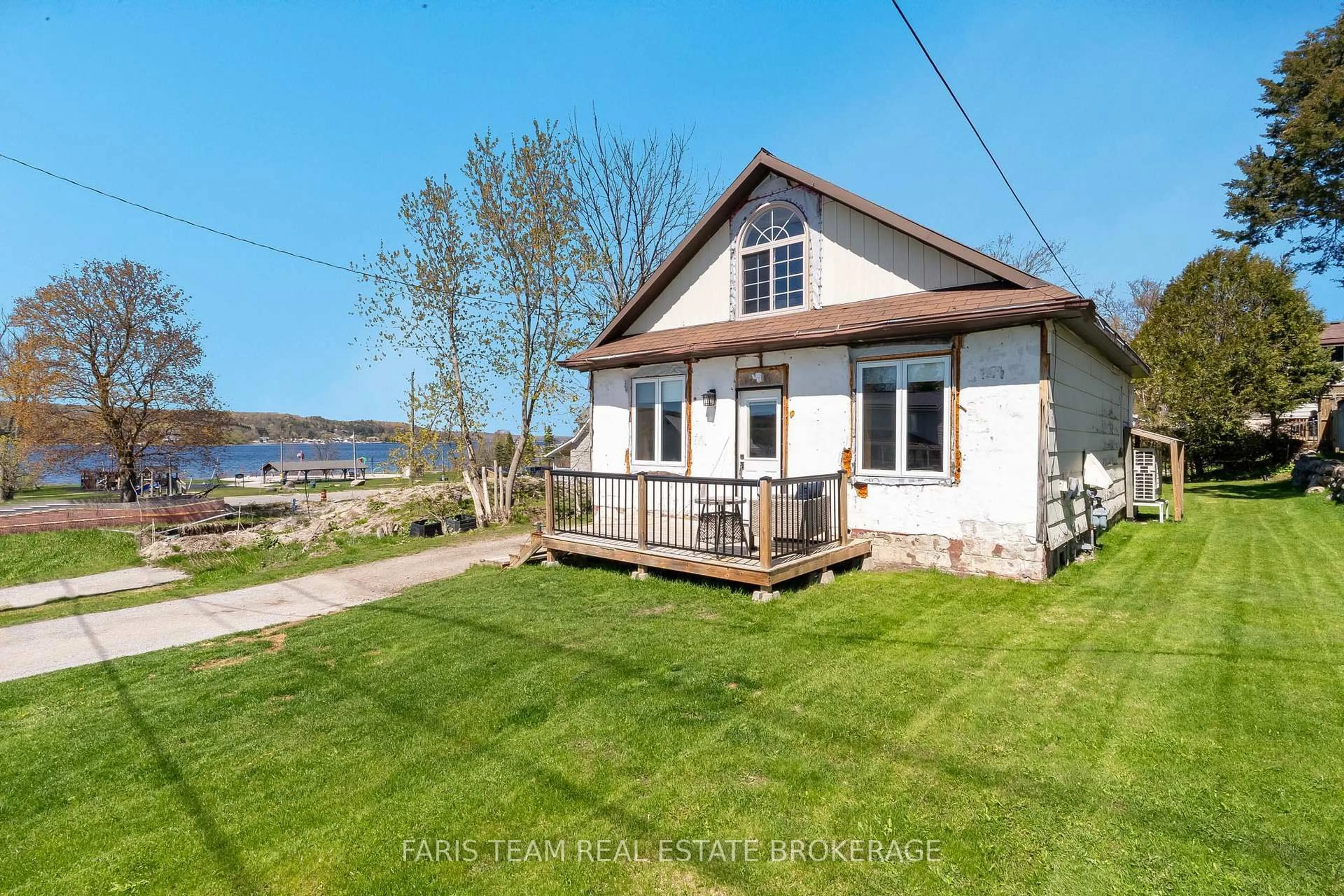 A pic from outside/outdoor area/front of a property/back of a property/a pic from drone, water/lake/river/ocean view for 5 Scott St, Penetanguishene Ontario L9M 1N1