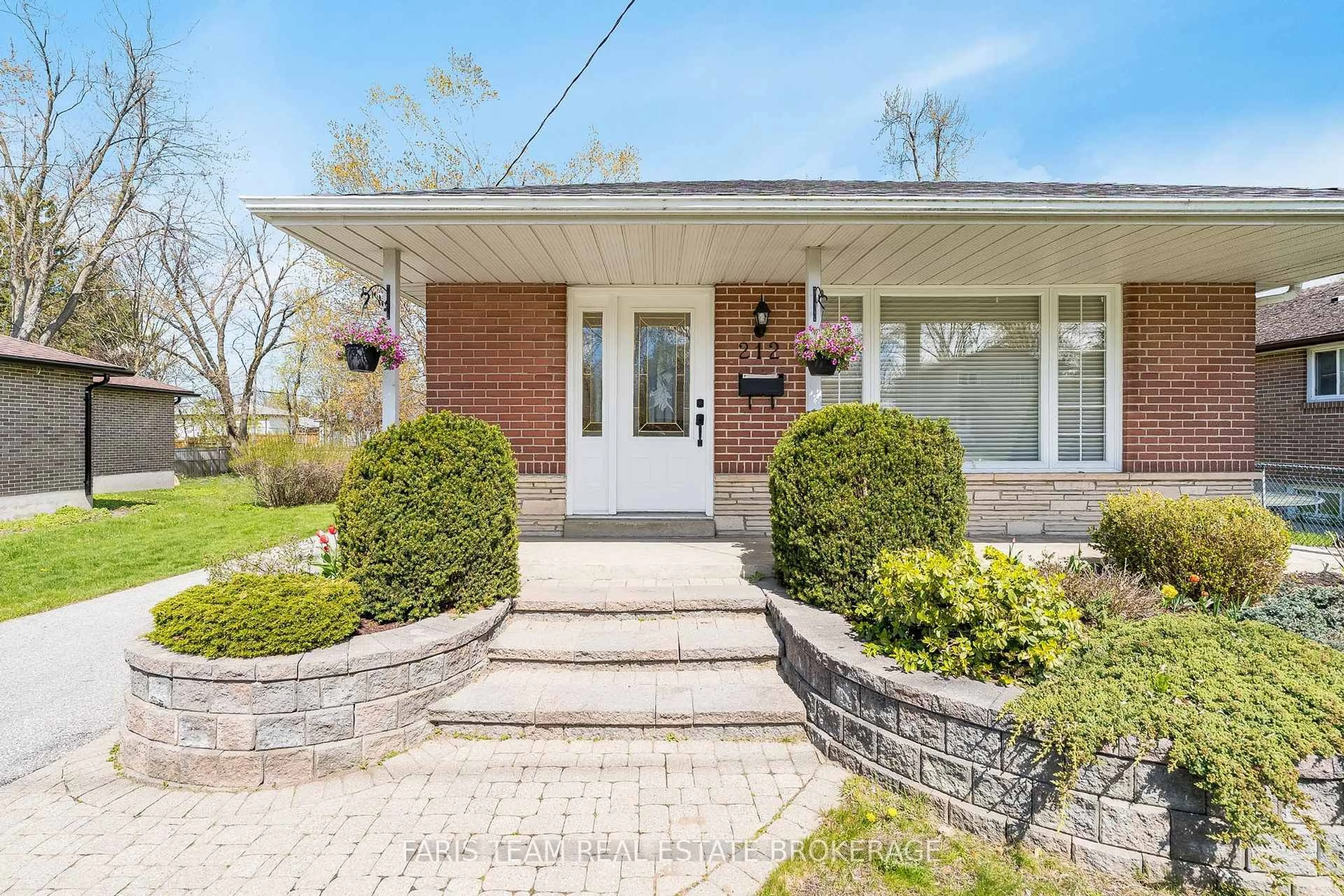 Home with brick exterior material, street for 212 Grove St, Barrie Ontario L4M 2P9