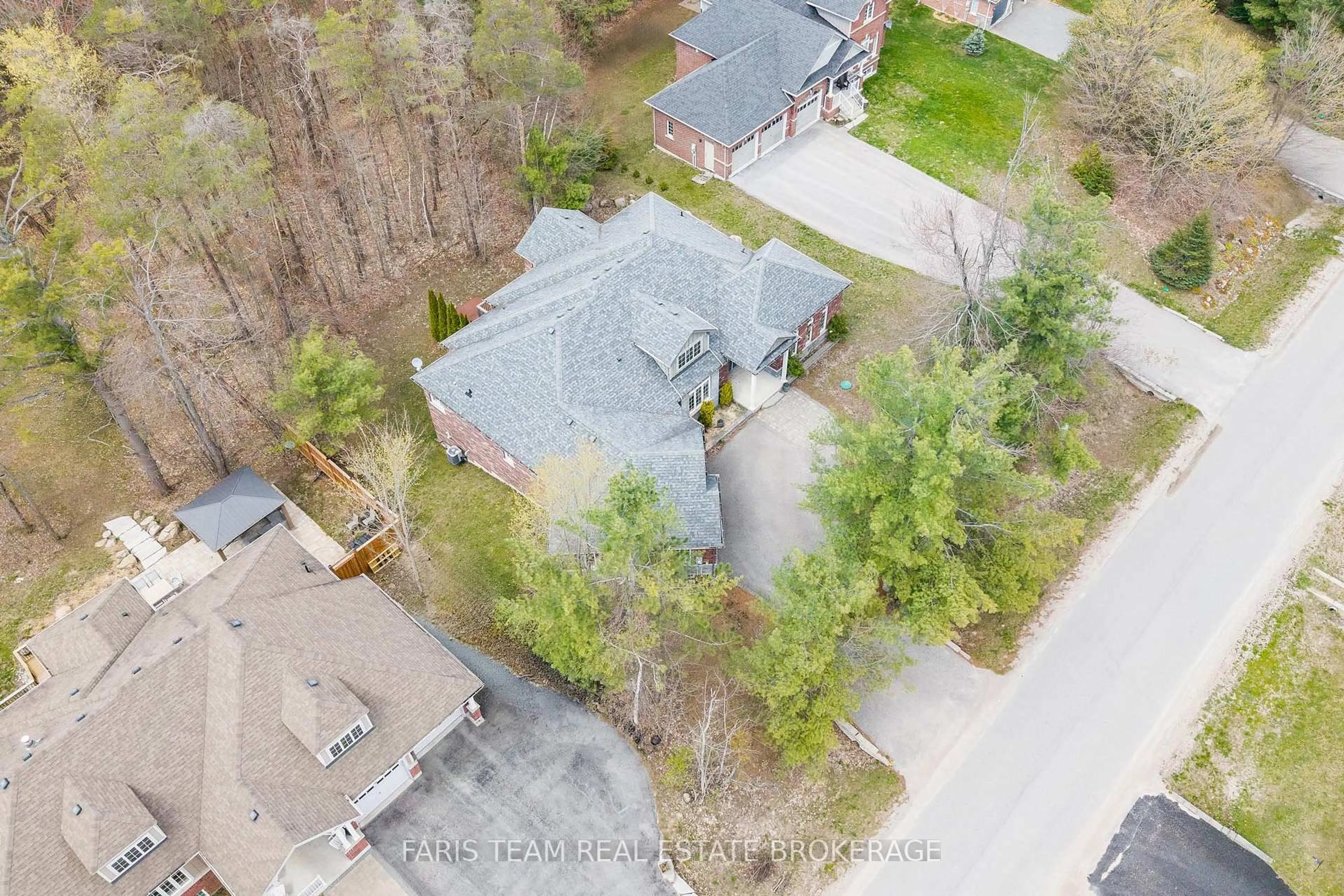 A pic from outside/outdoor area/front of a property/back of a property/a pic from drone, street for 4 Diamond Valley Dr, Oro-Medonte Ontario L0L 2E0