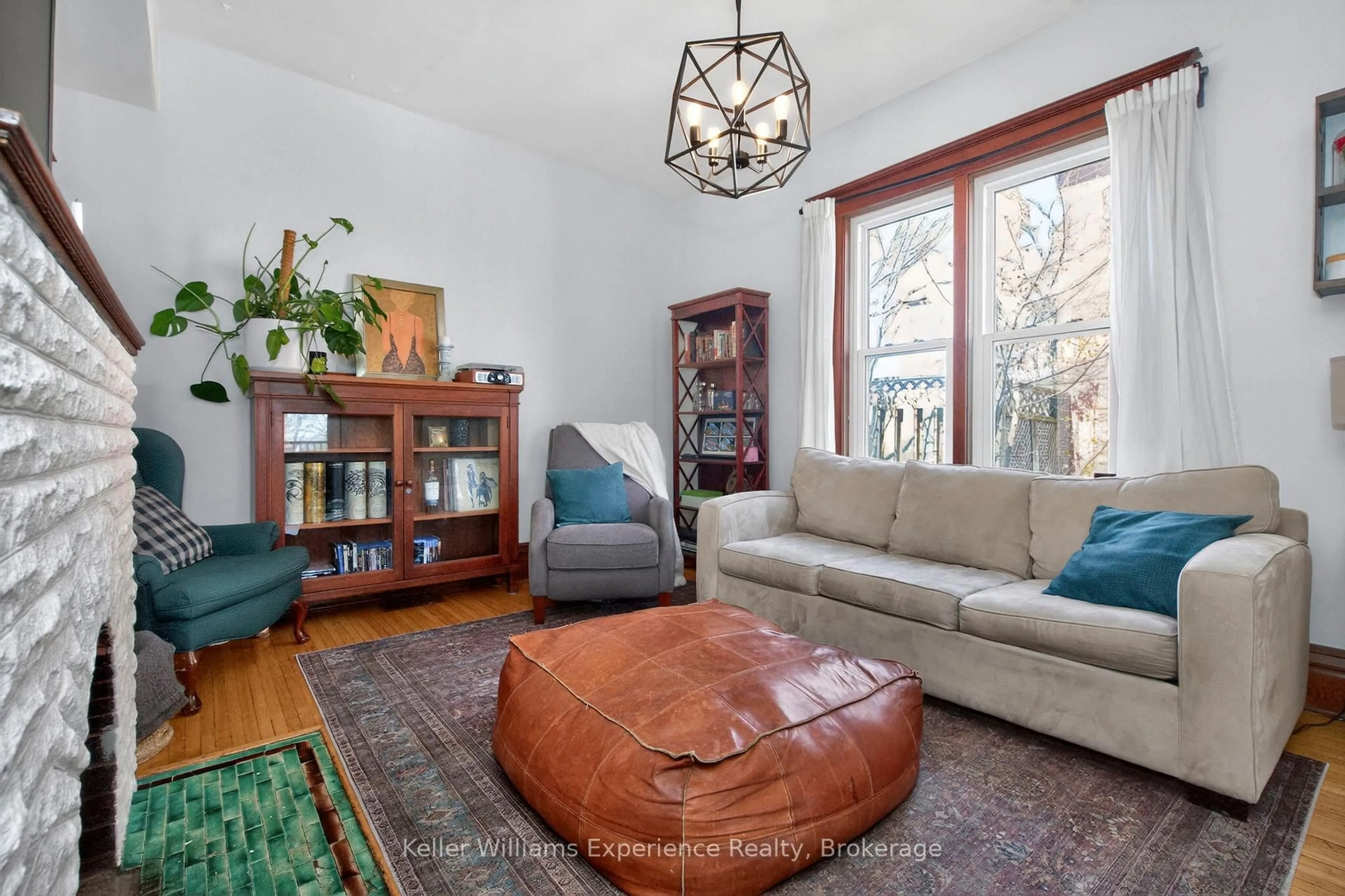 Living room with furniture, unknown for 138 SIXTH St, Midland Ontario L4R 3X4