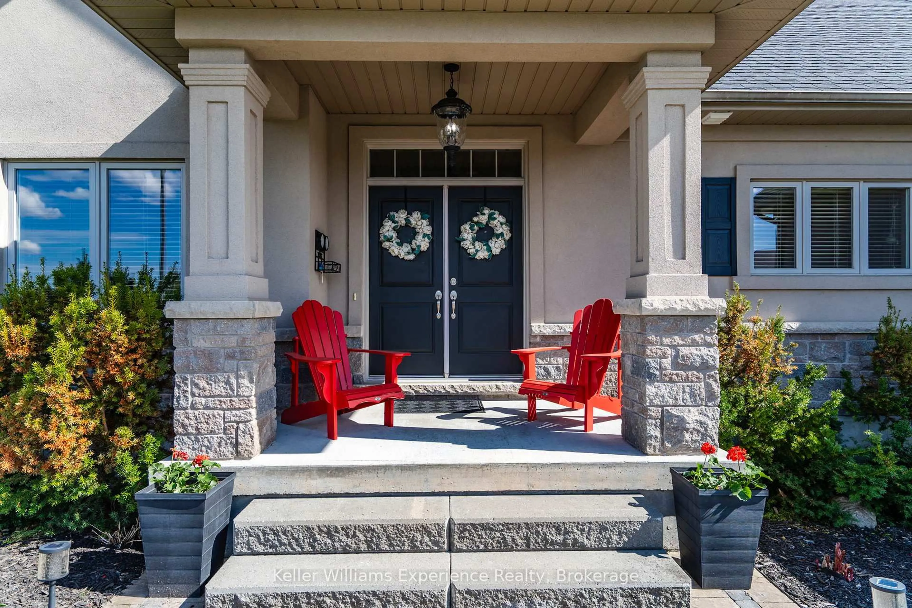 Indoor entryway for 40 Wendat Tr, Springwater Ontario L9X 0V4