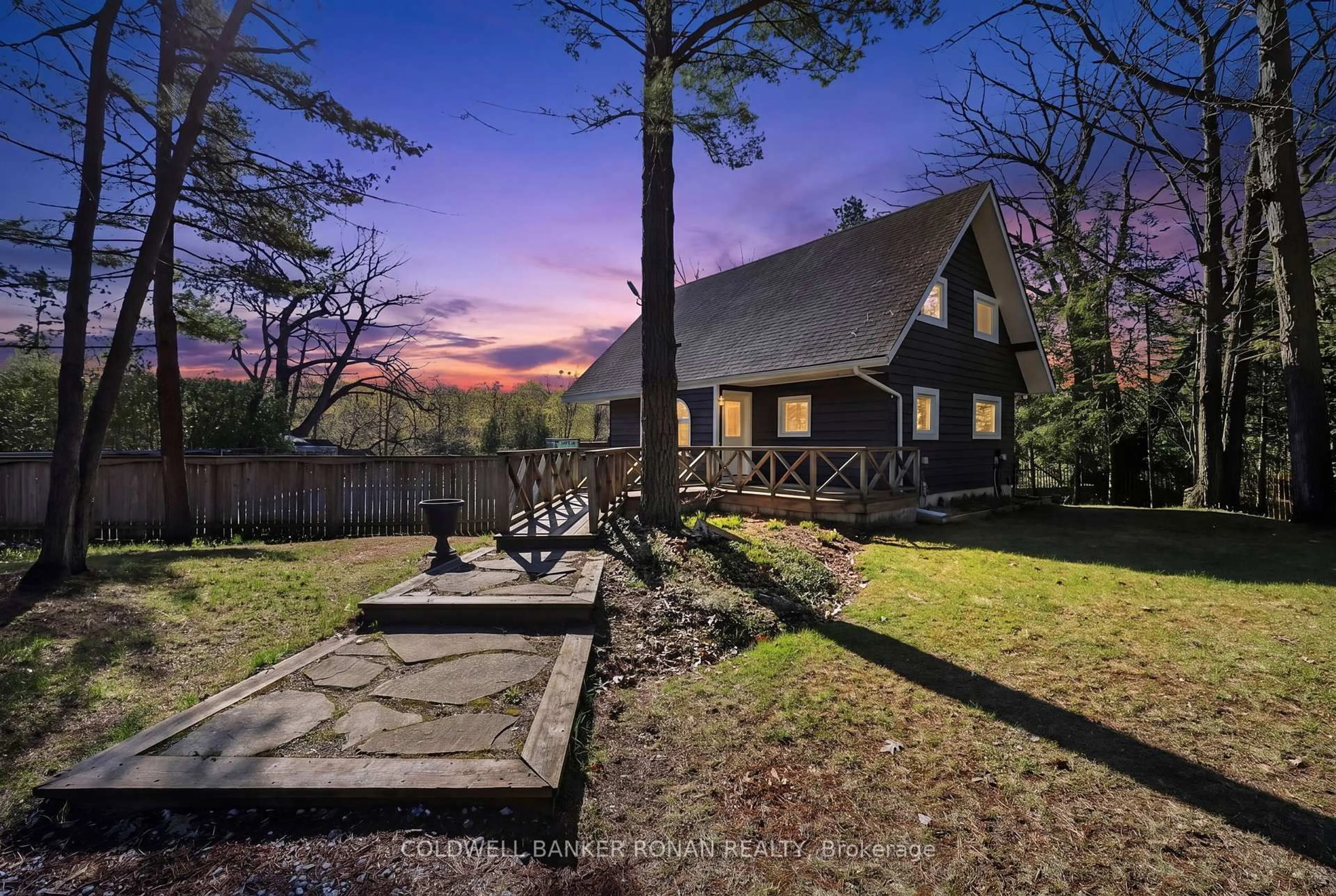 A pic from outside/outdoor area/front of a property/back of a property/a pic from drone, unknown for 157 Woodland Dr, Wasaga Beach Ontario L9Z 2V4