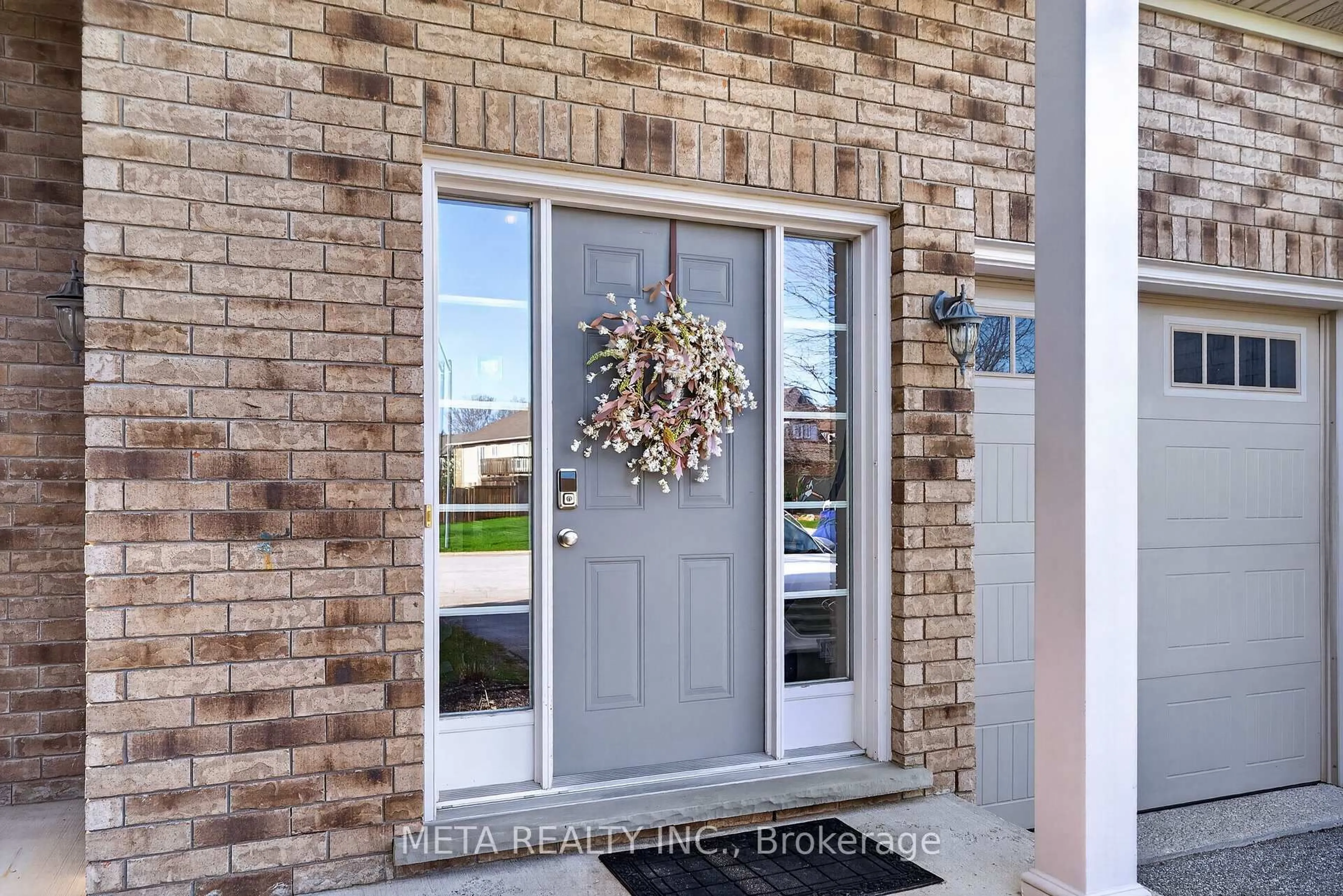 Indoor entryway for 19 Mckean Cres, Collingwood Ontario L9Y 0C1