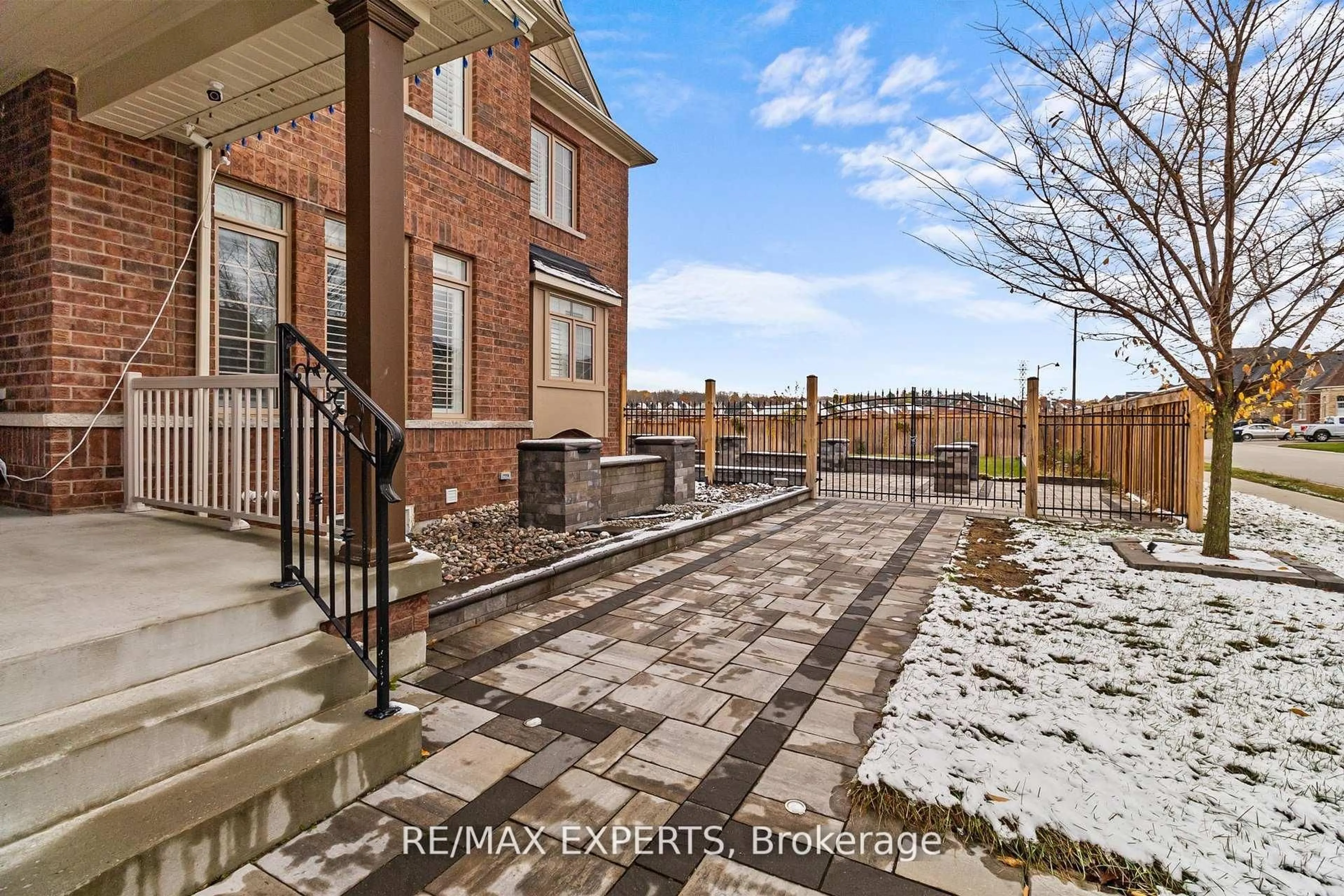Unknown for 22 Travers Gate, Springwater Ontario L9X 0S8
