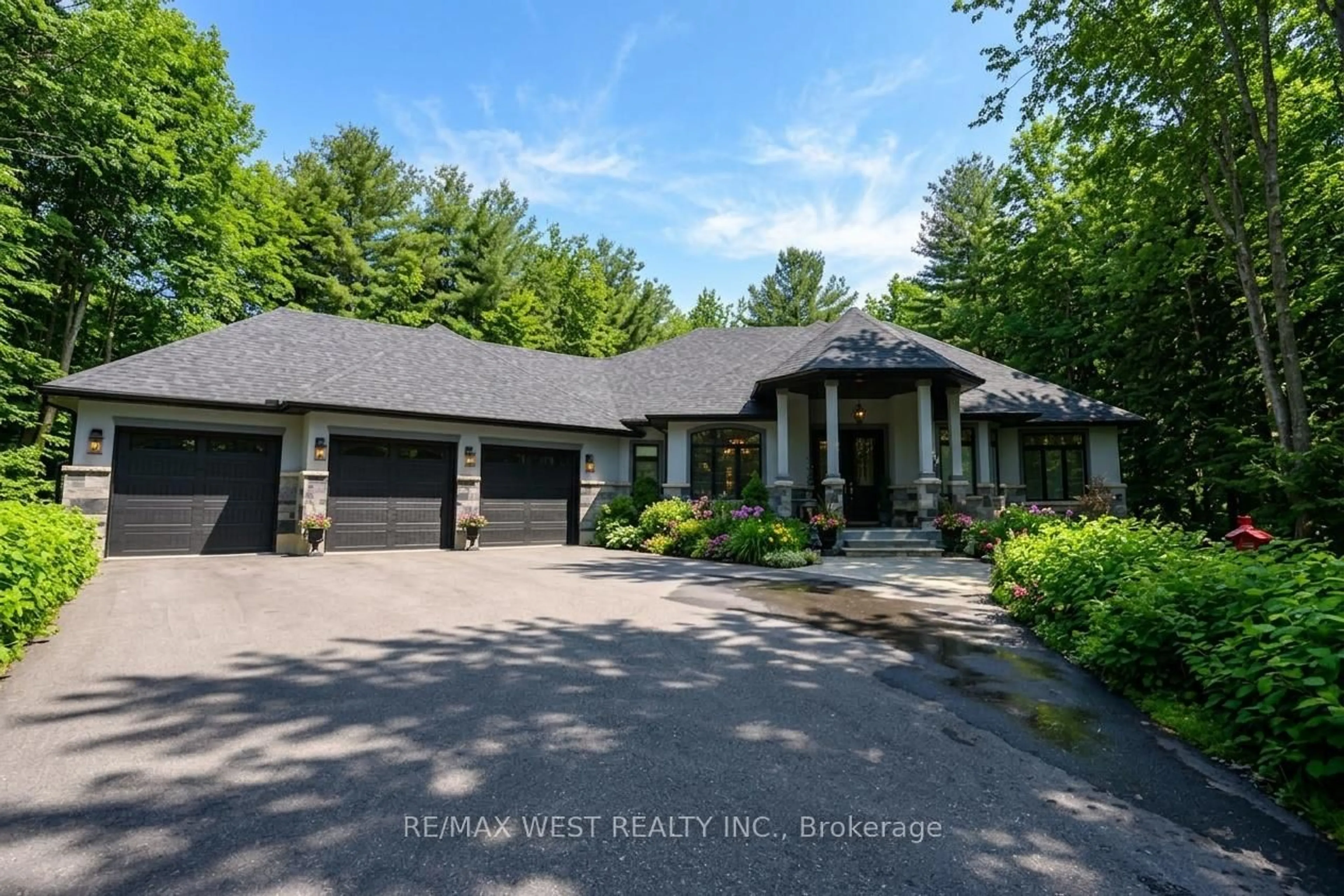 A pic from outside/outdoor area/front of a property/back of a property/a pic from drone, unknown for 2 Sycamore Circ, Springwater Ontario L0L 2K0