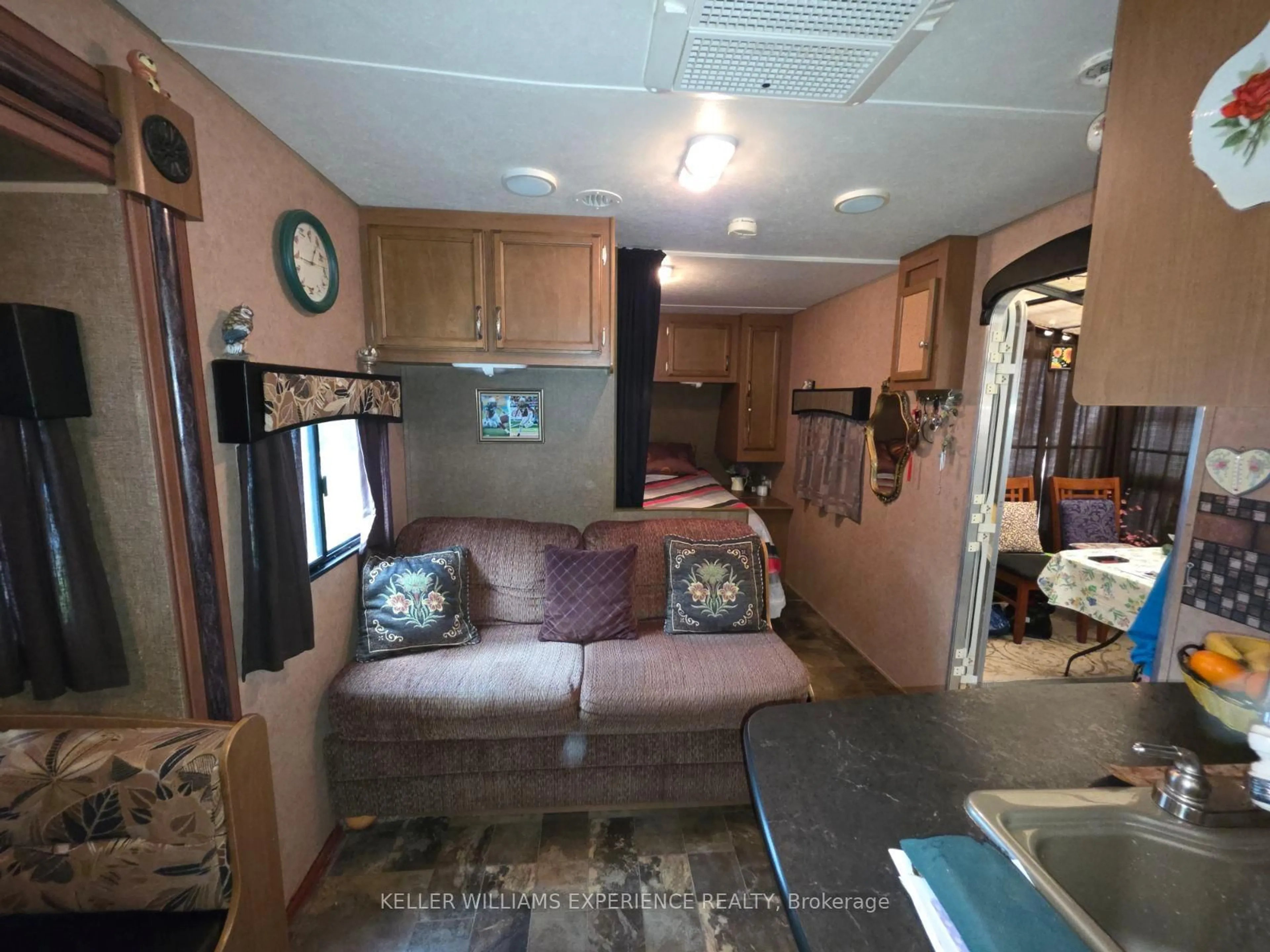 A pic of a room for 5216 County 90 Rd #65, Springwater Ontario L0M 1T0