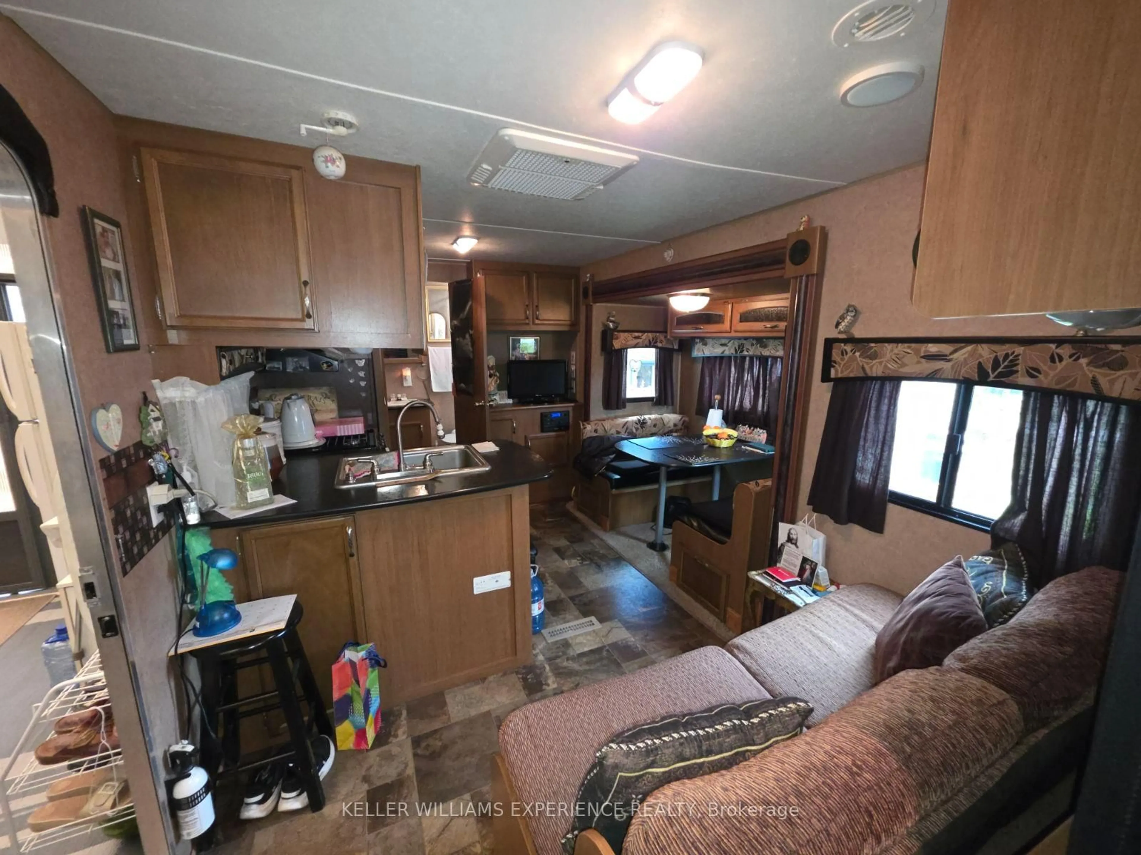 A pic of a room for 5216 County 90 Rd #65, Springwater Ontario L0M 1T0