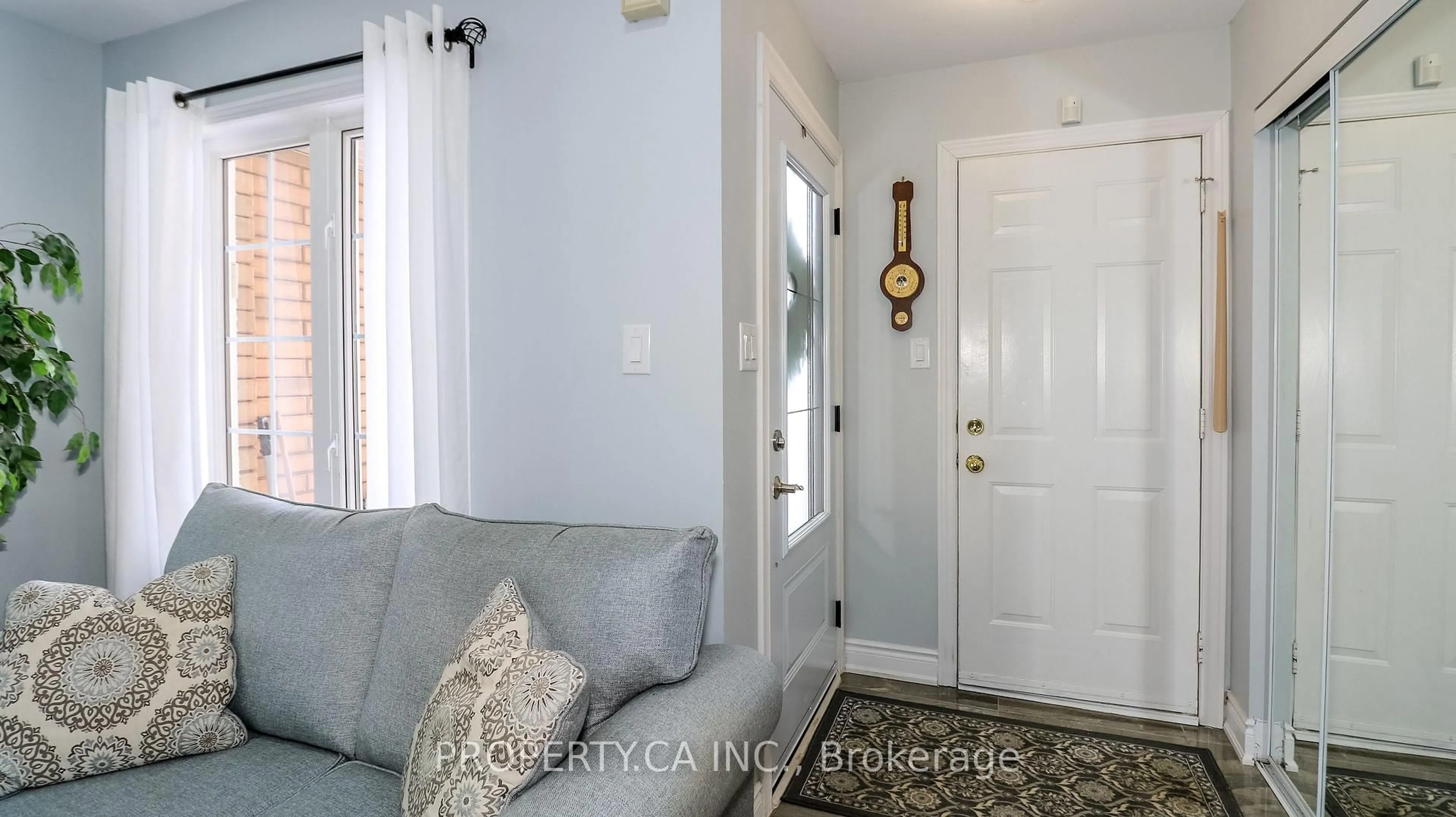Indoor entryway for 3 Coleman Dr, Barrie Ontario L4N 0R5