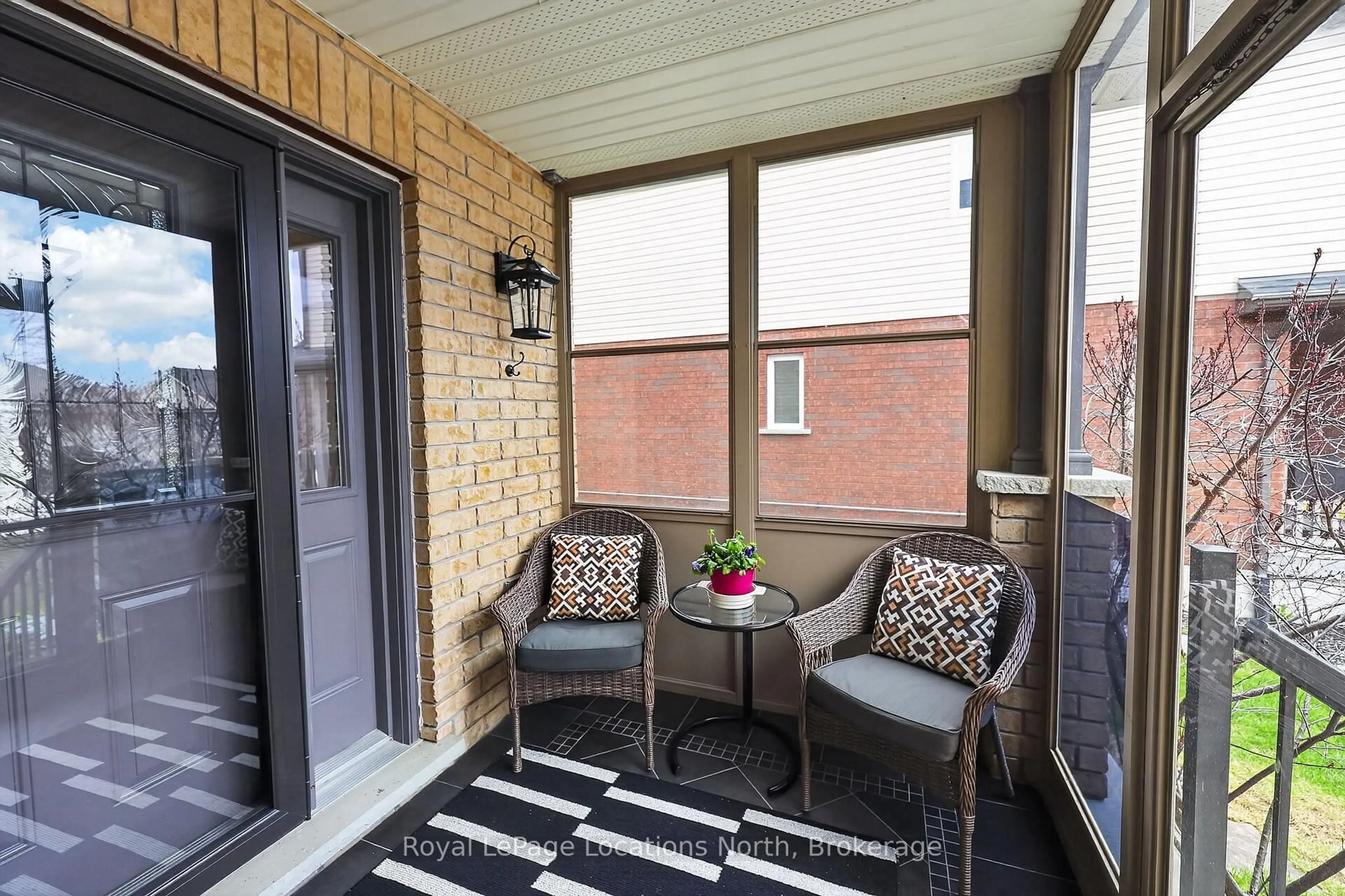 Patio, street for 54 Williams St, Collingwood Ontario L9Y 0C4