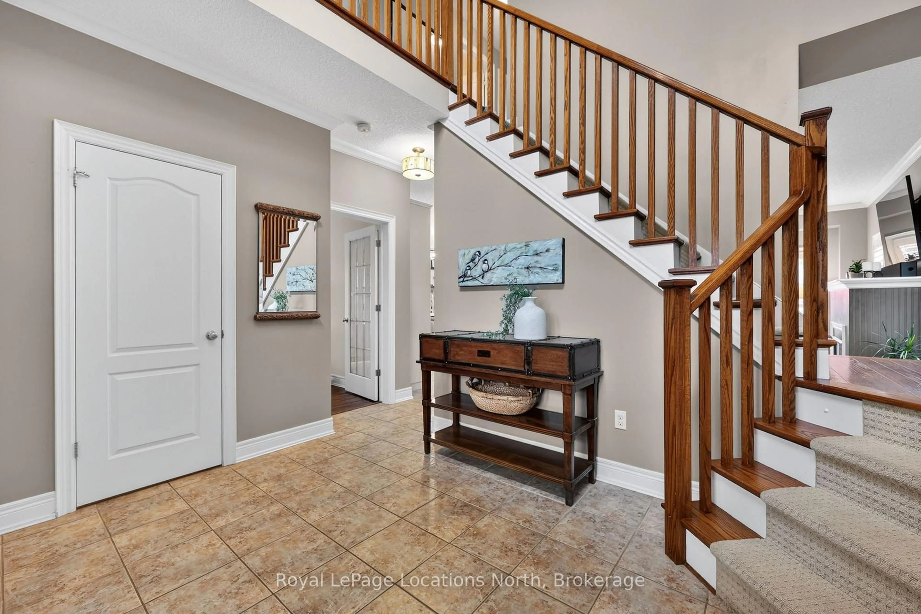 Indoor entryway for 54 Williams St, Collingwood Ontario L9Y 0C4