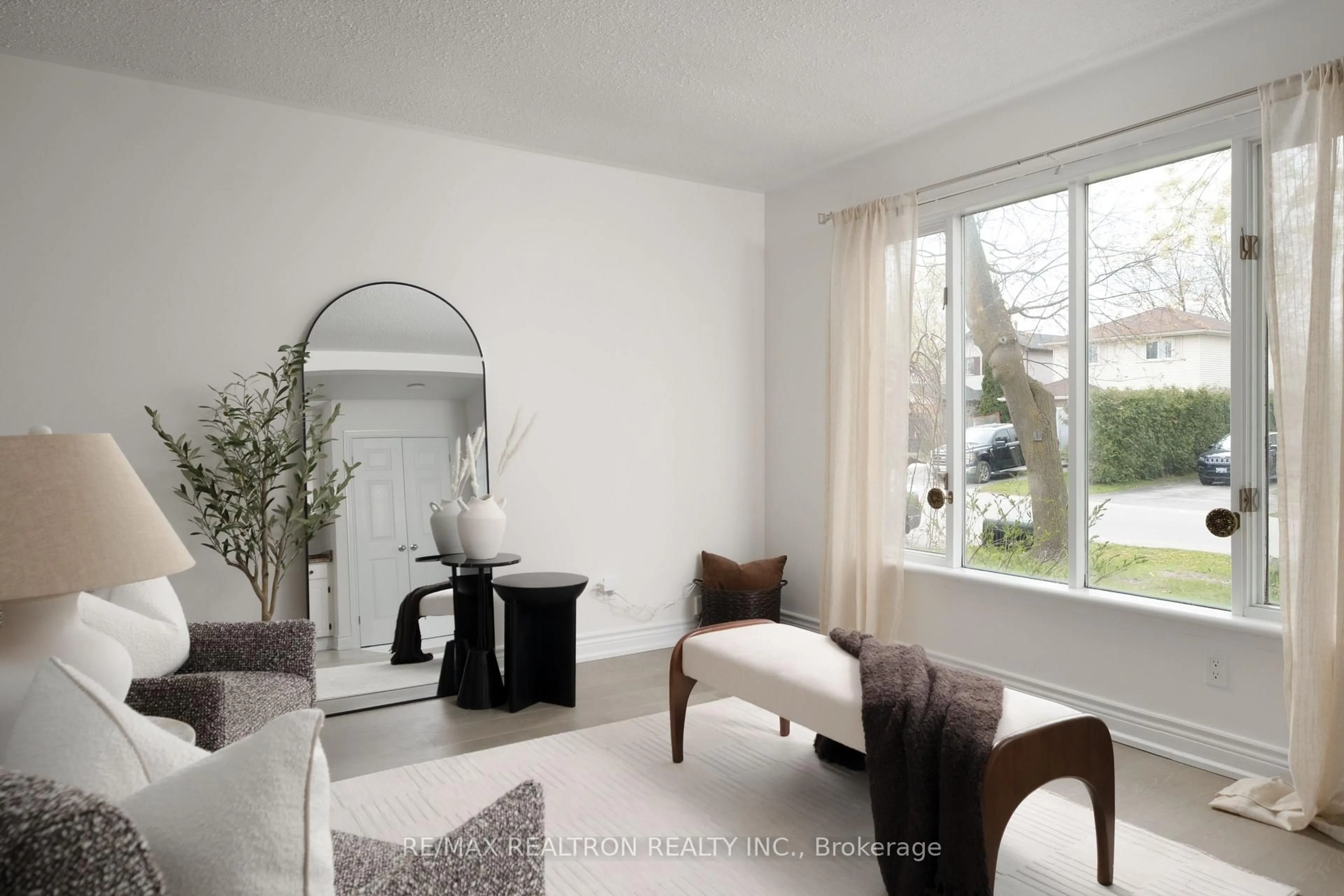 Living room with furniture, unknown for 8 Courtice Cres, Collingwood Ontario L9Y 4G1