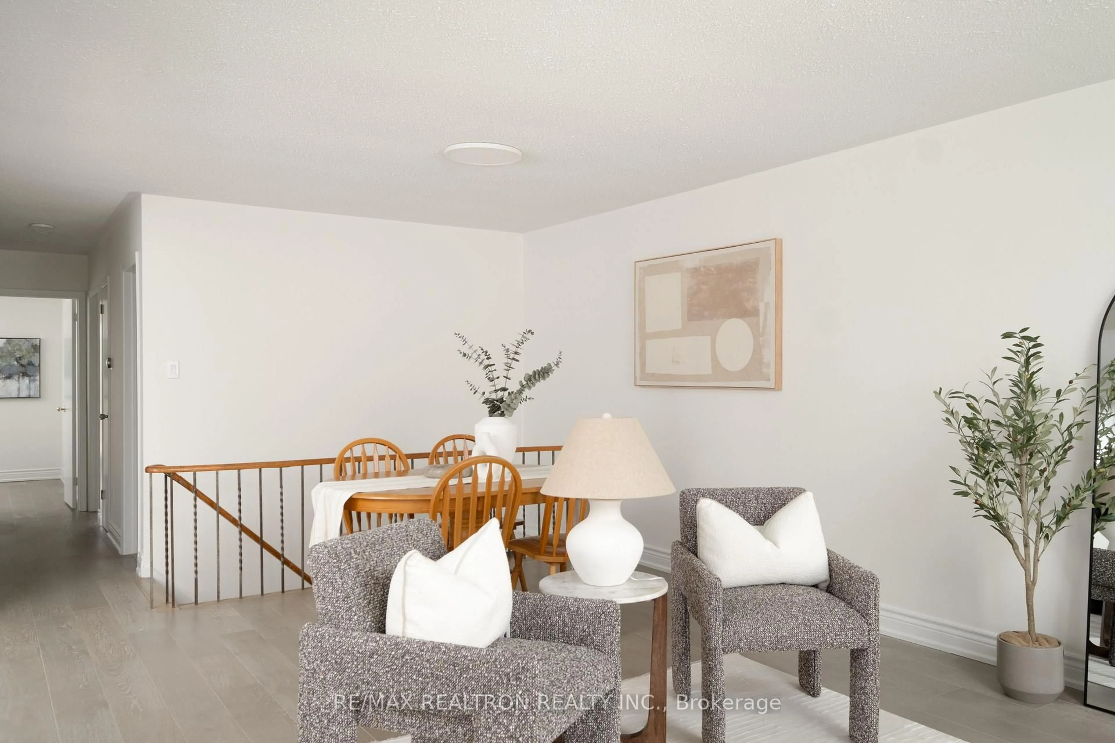 Living room with furniture, unknown for 8 Courtice Cres, Collingwood Ontario L9Y 4G1