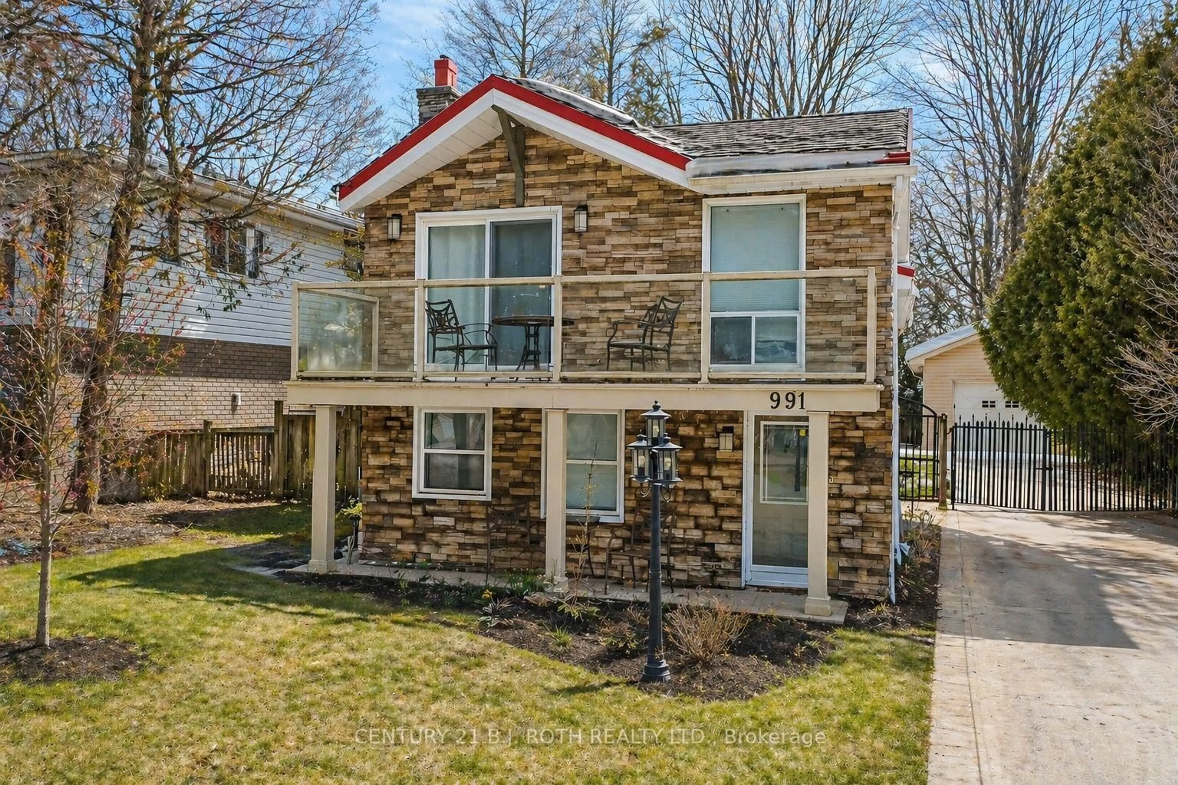Home with brick exterior material, street for 991 Shore Lane, Wasaga Beach Ontario L9Z 2B4