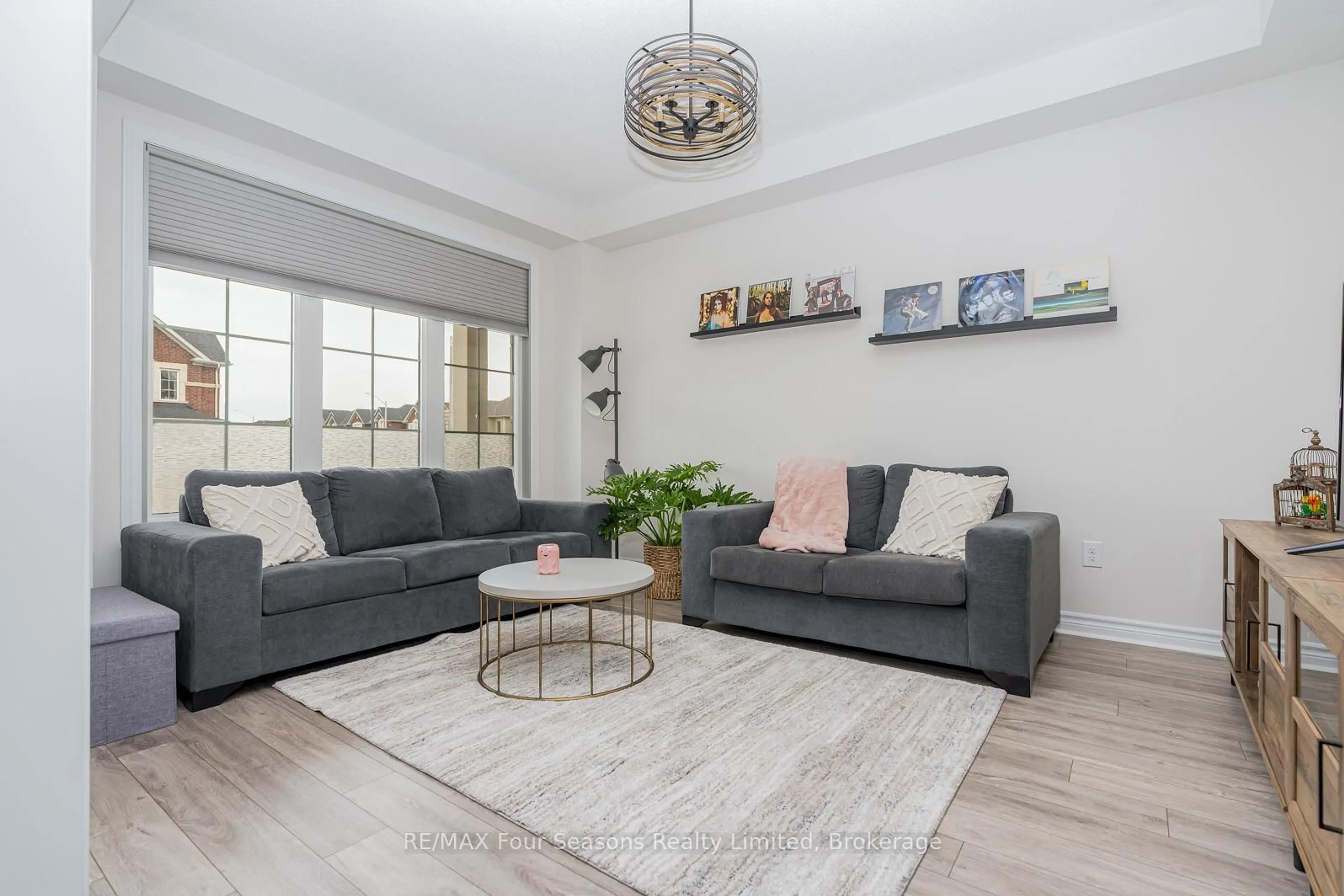 Living room with furniture, unknown for 40 Kirby Ave, Collingwood Ontario L9Y 3W8