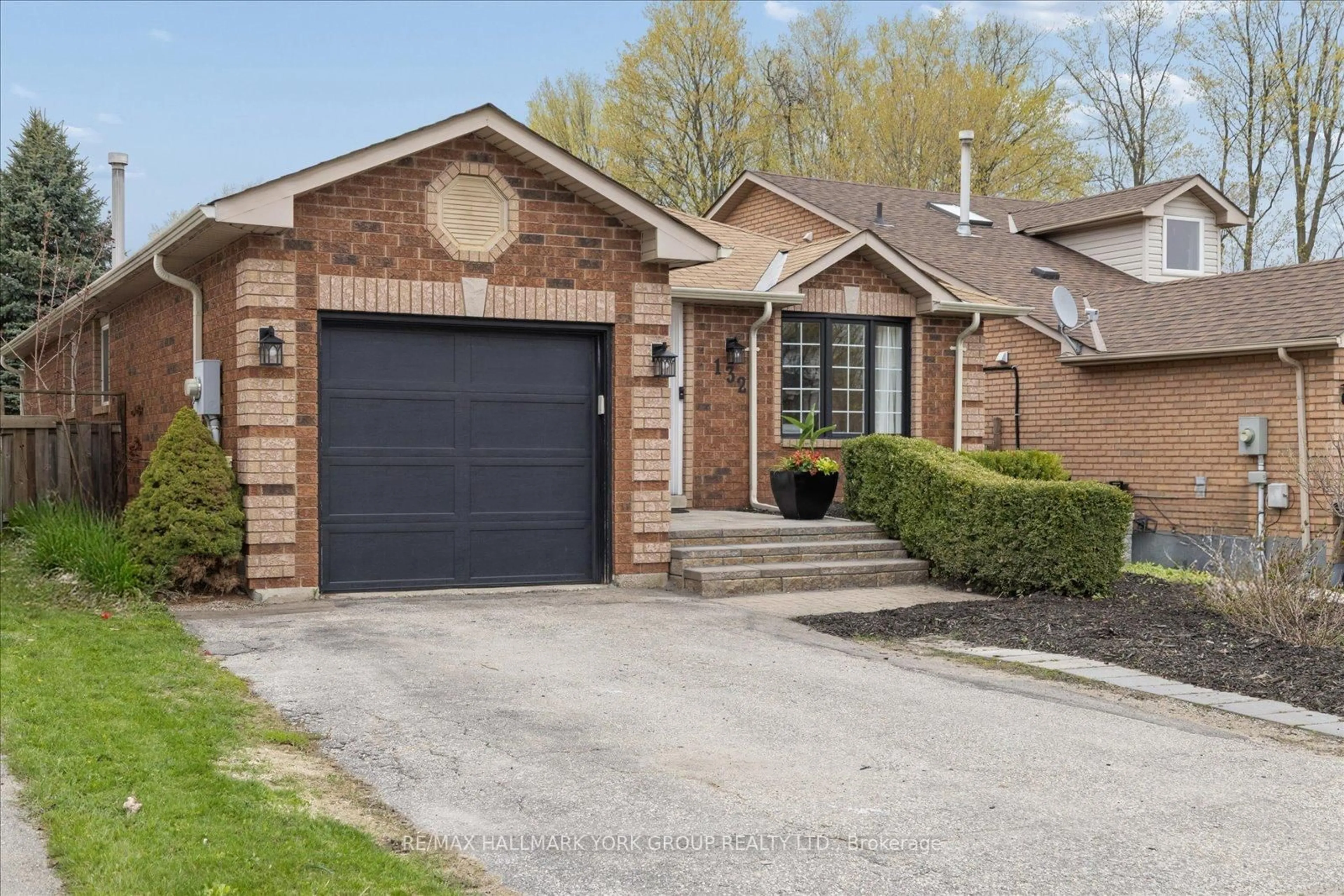Home with brick exterior material, street for 132 Athabaska Rd, Barrie Ontario L4N 8E5