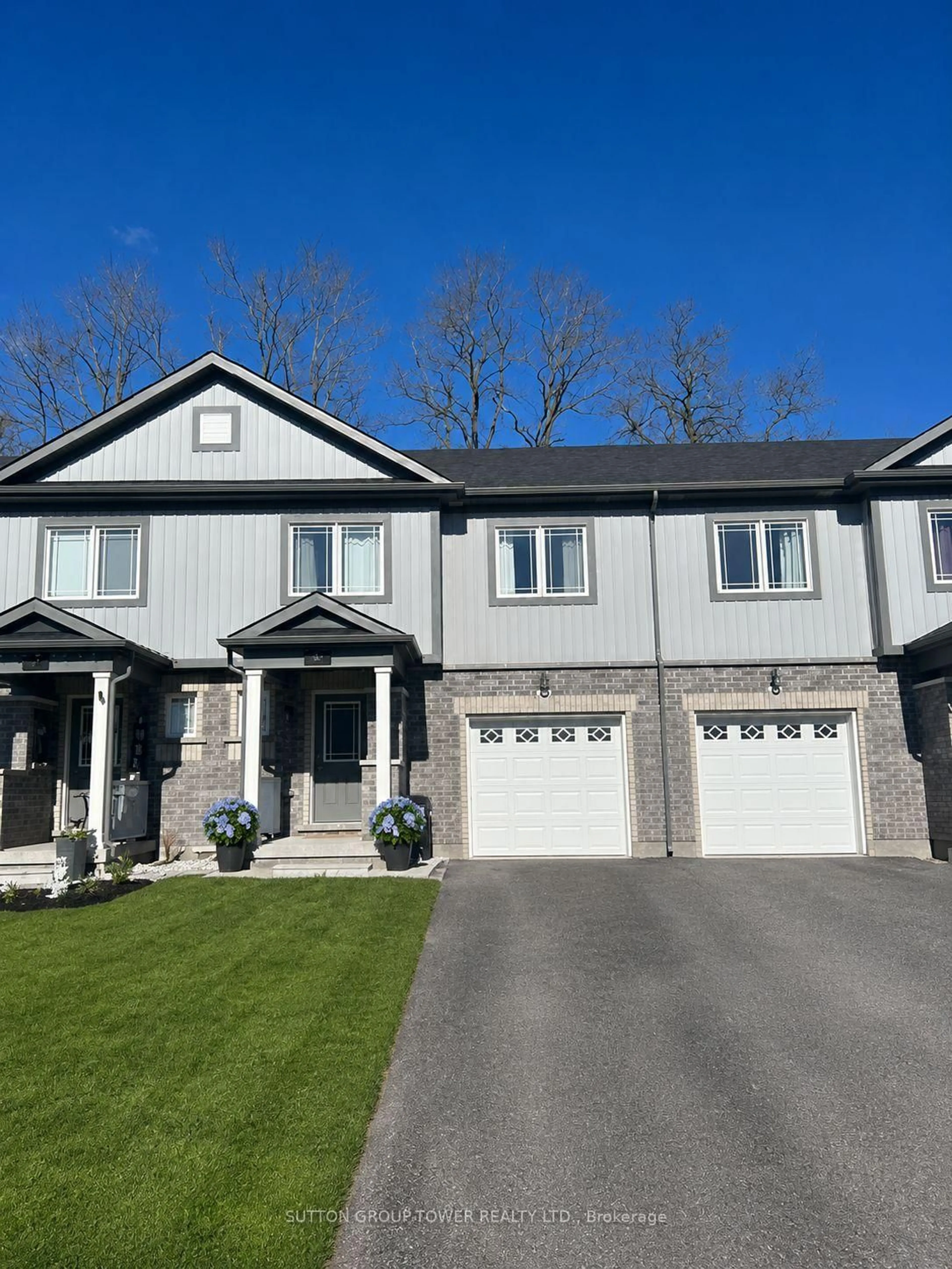 Home with vinyl exterior material, street for 59 Frank's Way, Barrie Ontario L4N 3J1