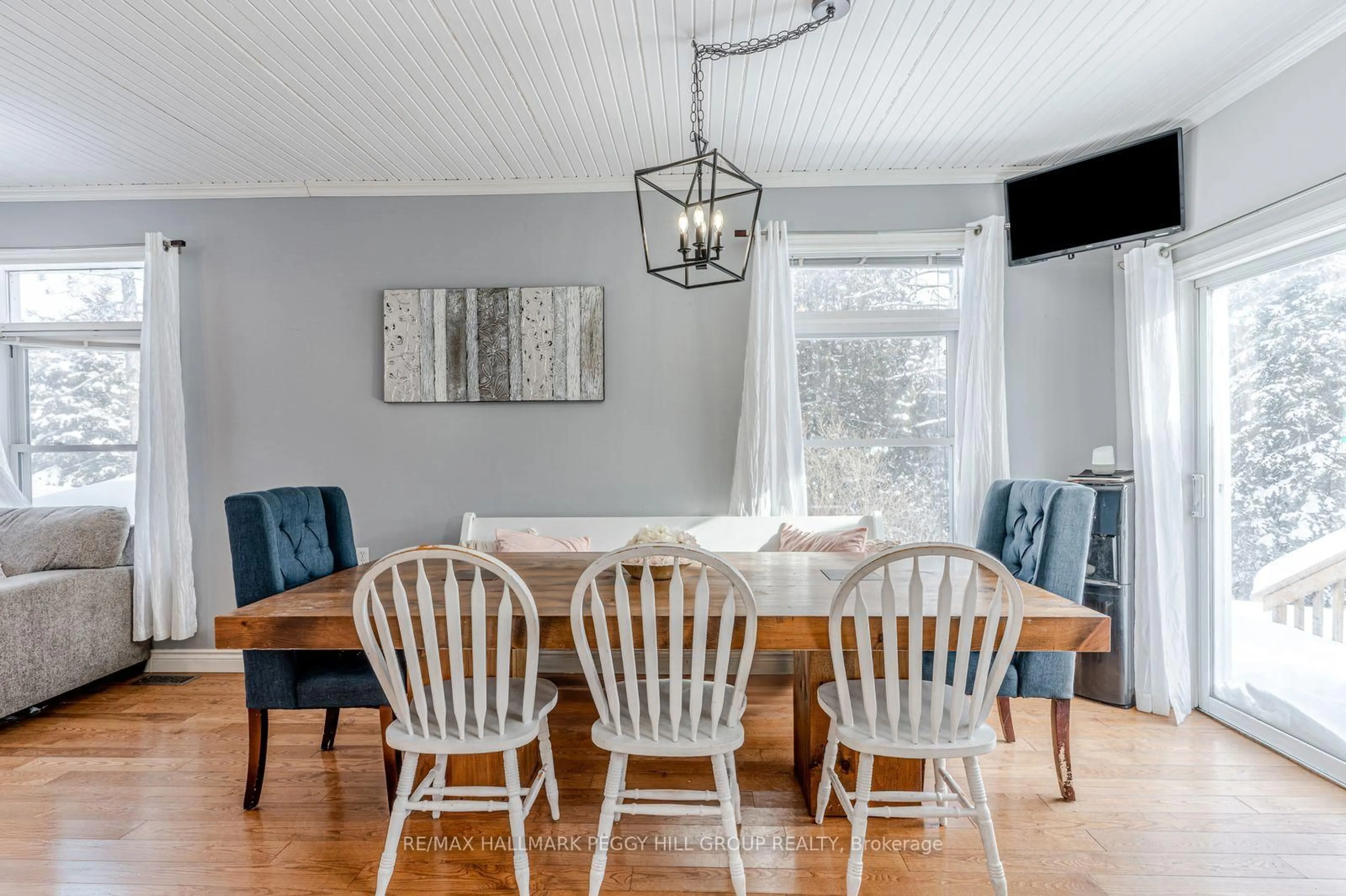 Dining room, wood/laminate floor for 2917 Fairgrounds Rd, Ramara Ontario L0K 2B0