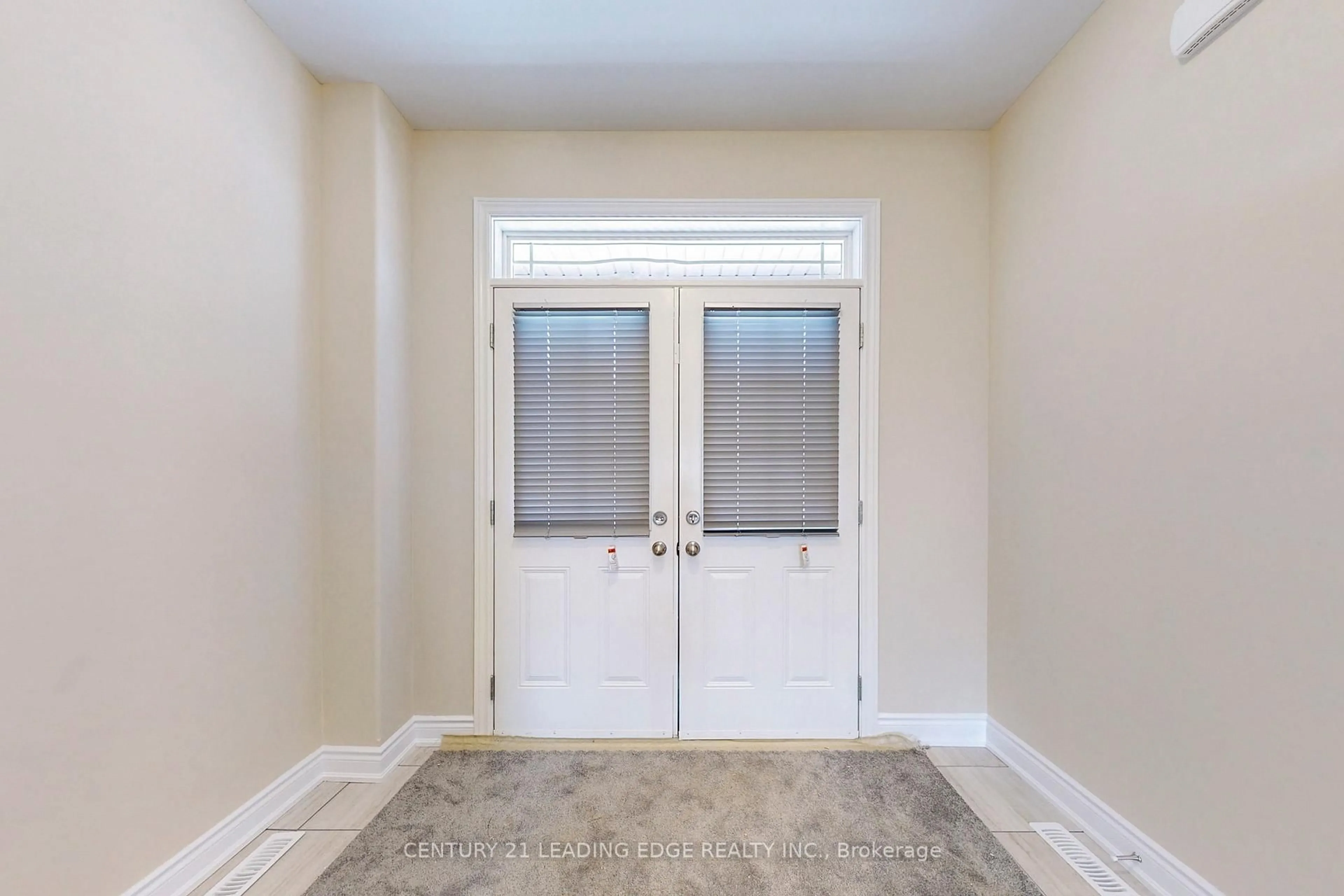 Indoor entryway for 3151 Monarch Dr, Orillia Ontario L3V 7X1