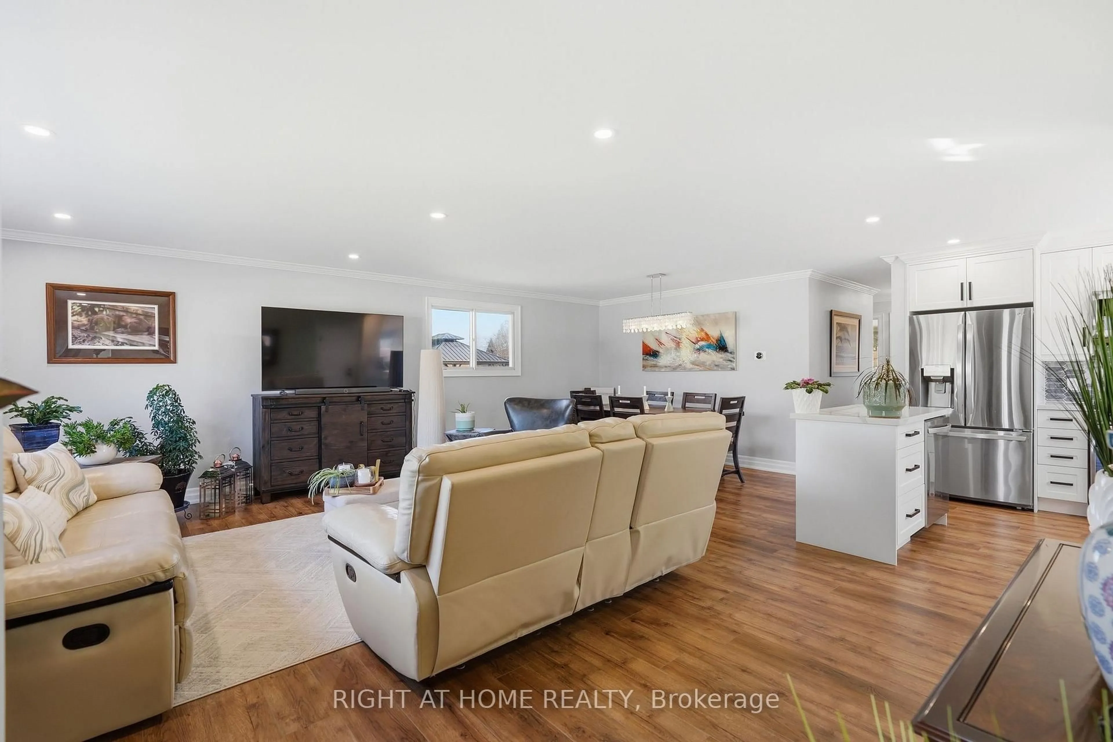 Living room with furniture, wood/laminate floor for 20 Andrea Cres, Orillia Ontario L3V 6W5