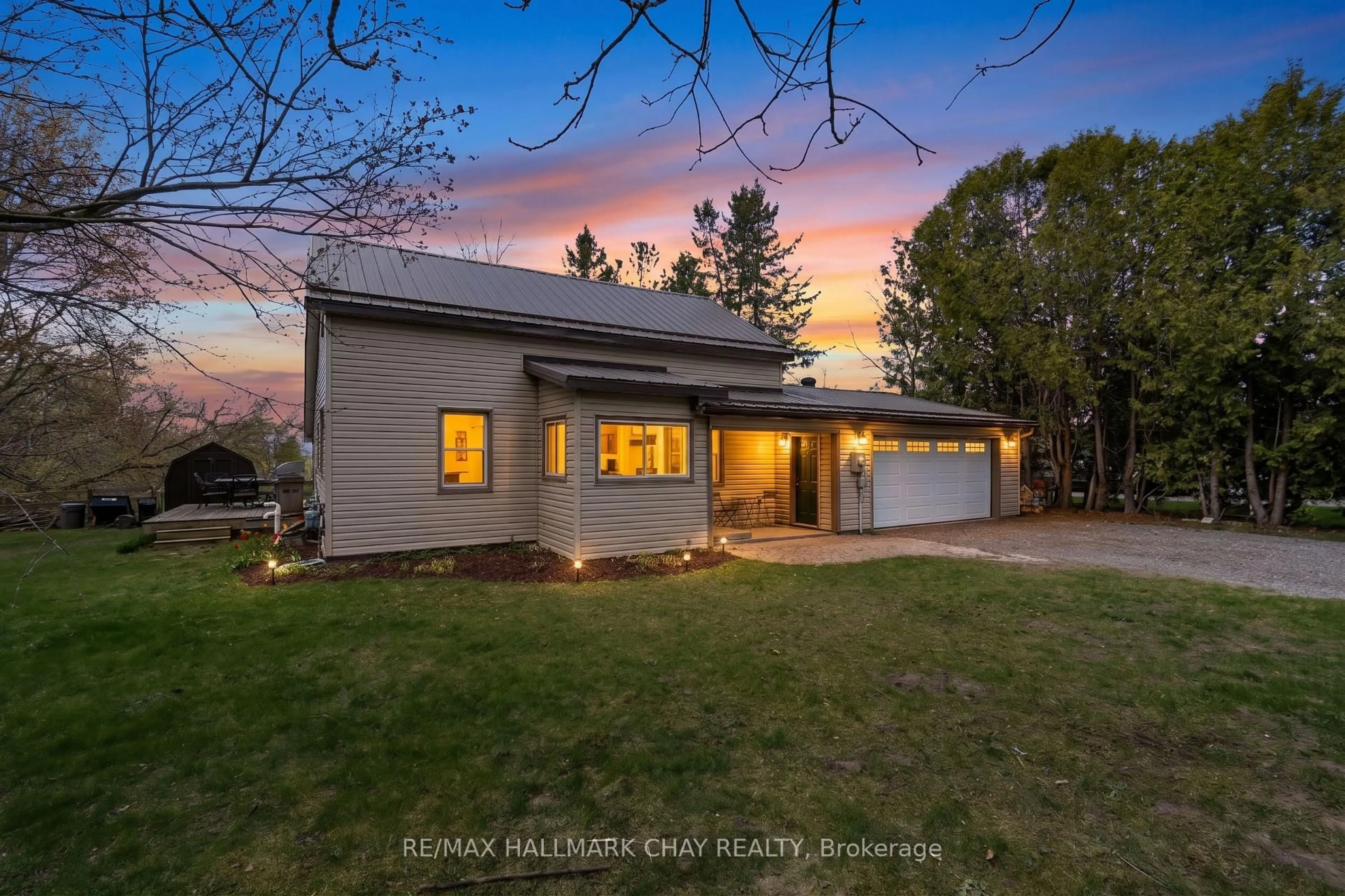 A pic from outside/outdoor area/front of a property/back of a property/a pic from drone, street for 3324 Penetanguishene Rd, Oro-Medonte Ontario L4M 4Y8