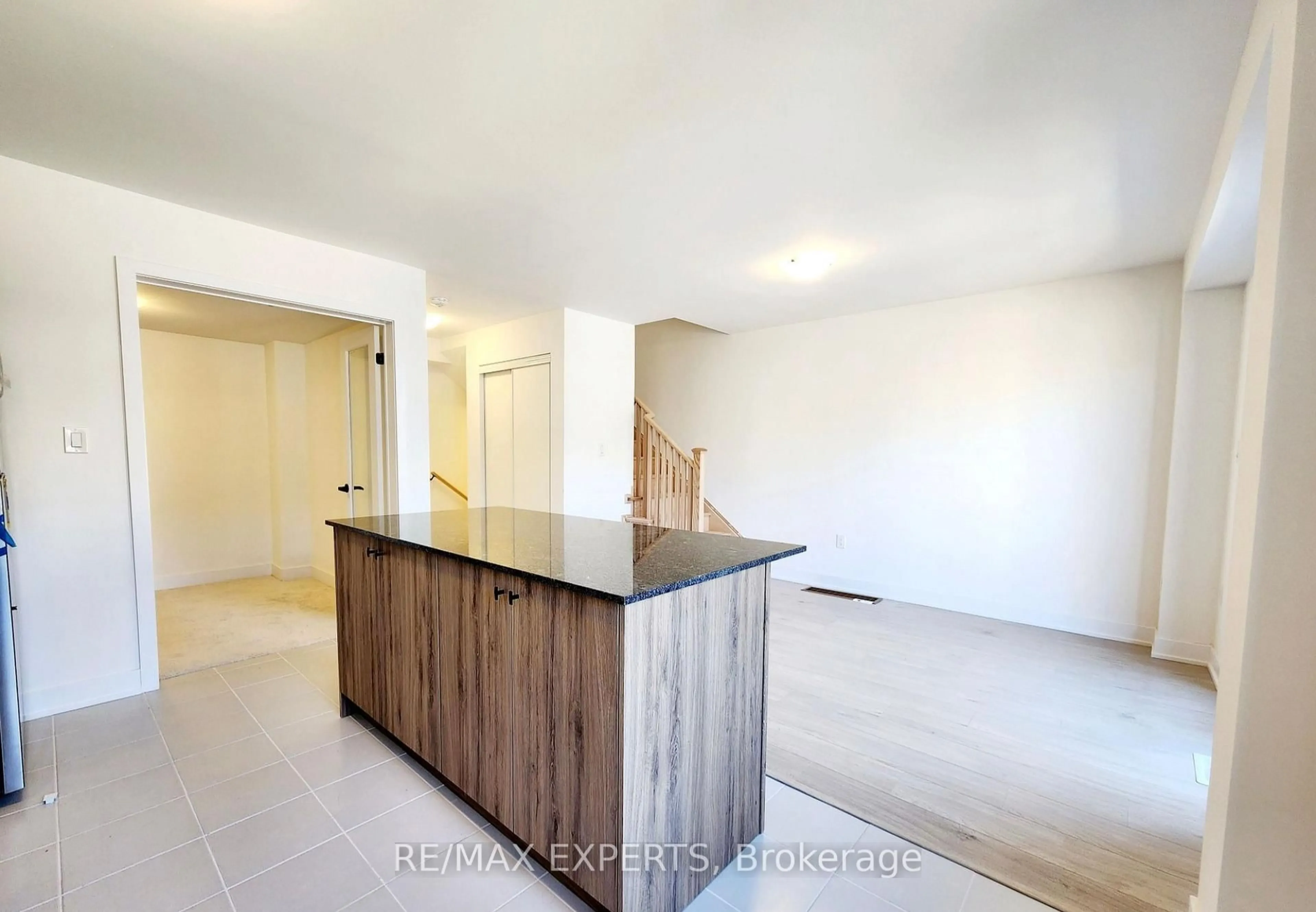 Unknown for 32 Silo Mews, Barrie Ontario L9J 0C2
