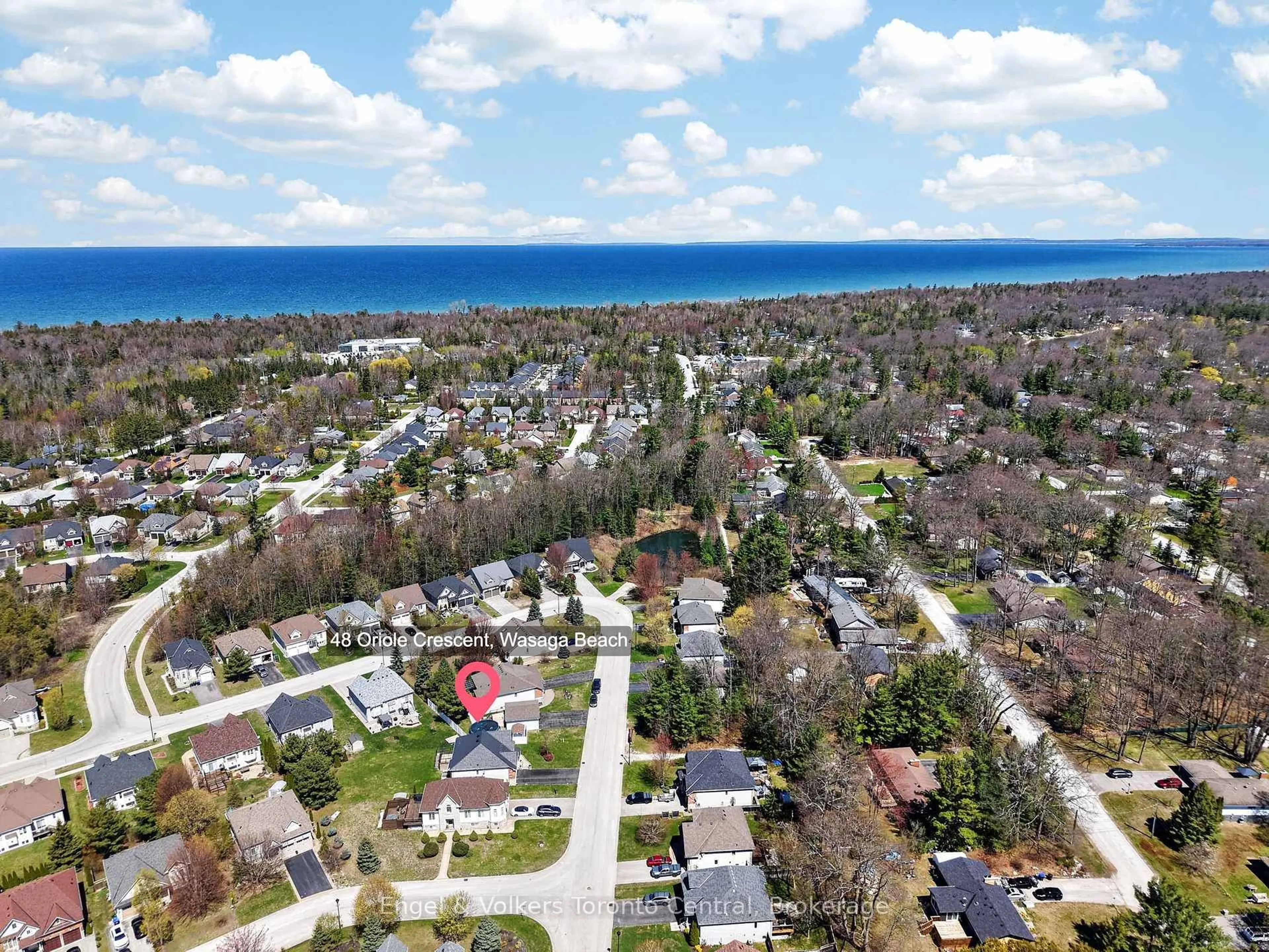 A pic from outside/outdoor area/front of a property/back of a property/a pic from drone, water/lake/river/ocean view for 48 Oriole Cres, Wasaga Beach Ontario L9Z 1A9