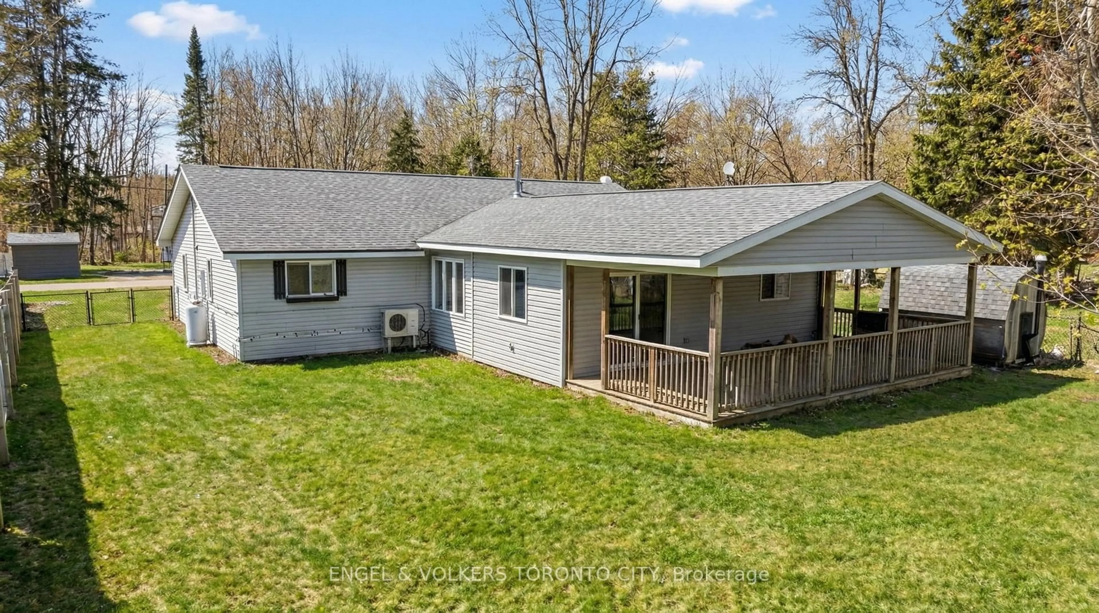 A pic from outside/outdoor area/front of a property/back of a property/a pic from drone, unknown for 7229 Davy Dr, Ramara Ontario L0K 2B0