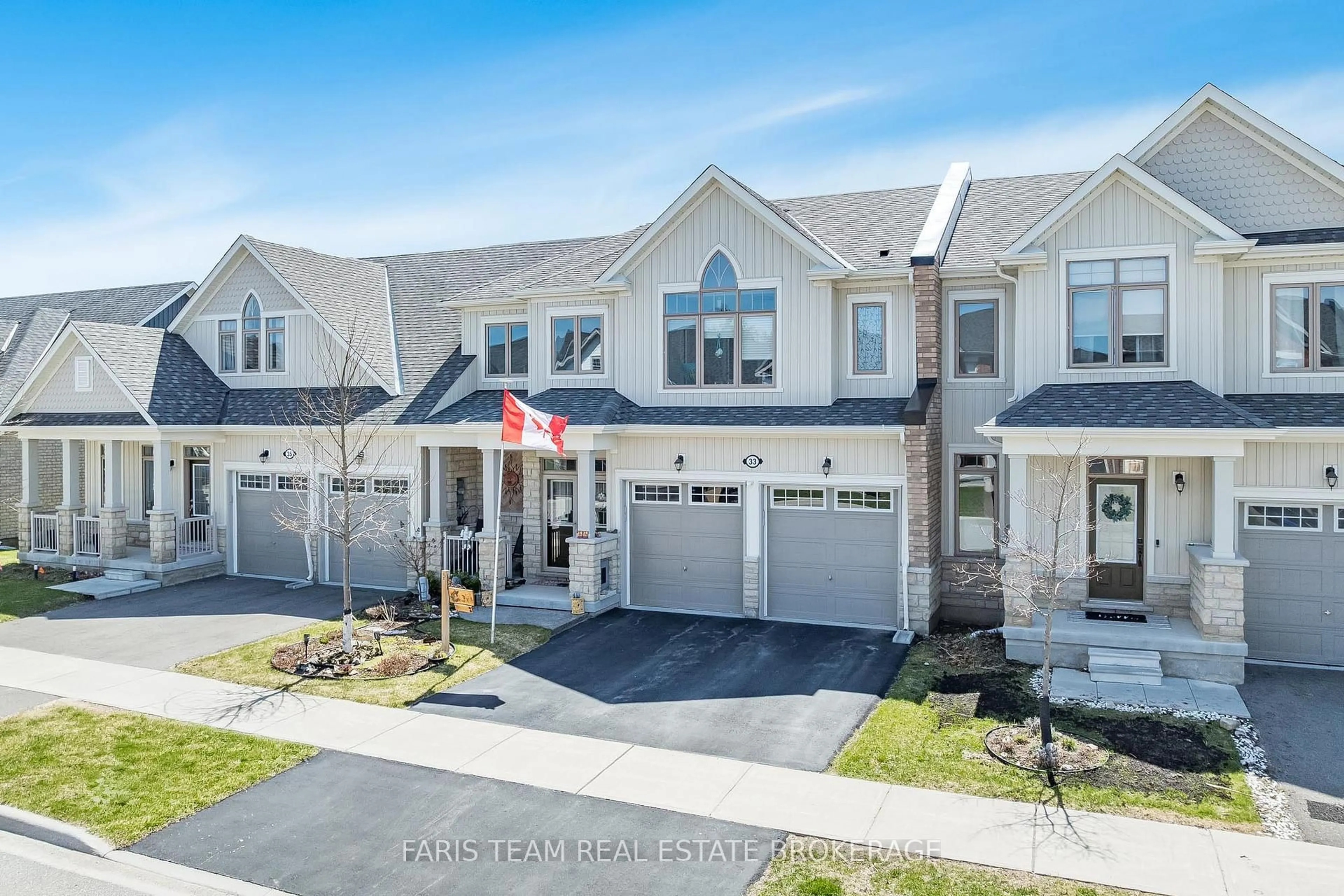 A pic from outside/outdoor area/front of a property/back of a property/a pic from drone, street for 33 Bianca Cres, Wasaga Beach Ontario L9Z 0H6
