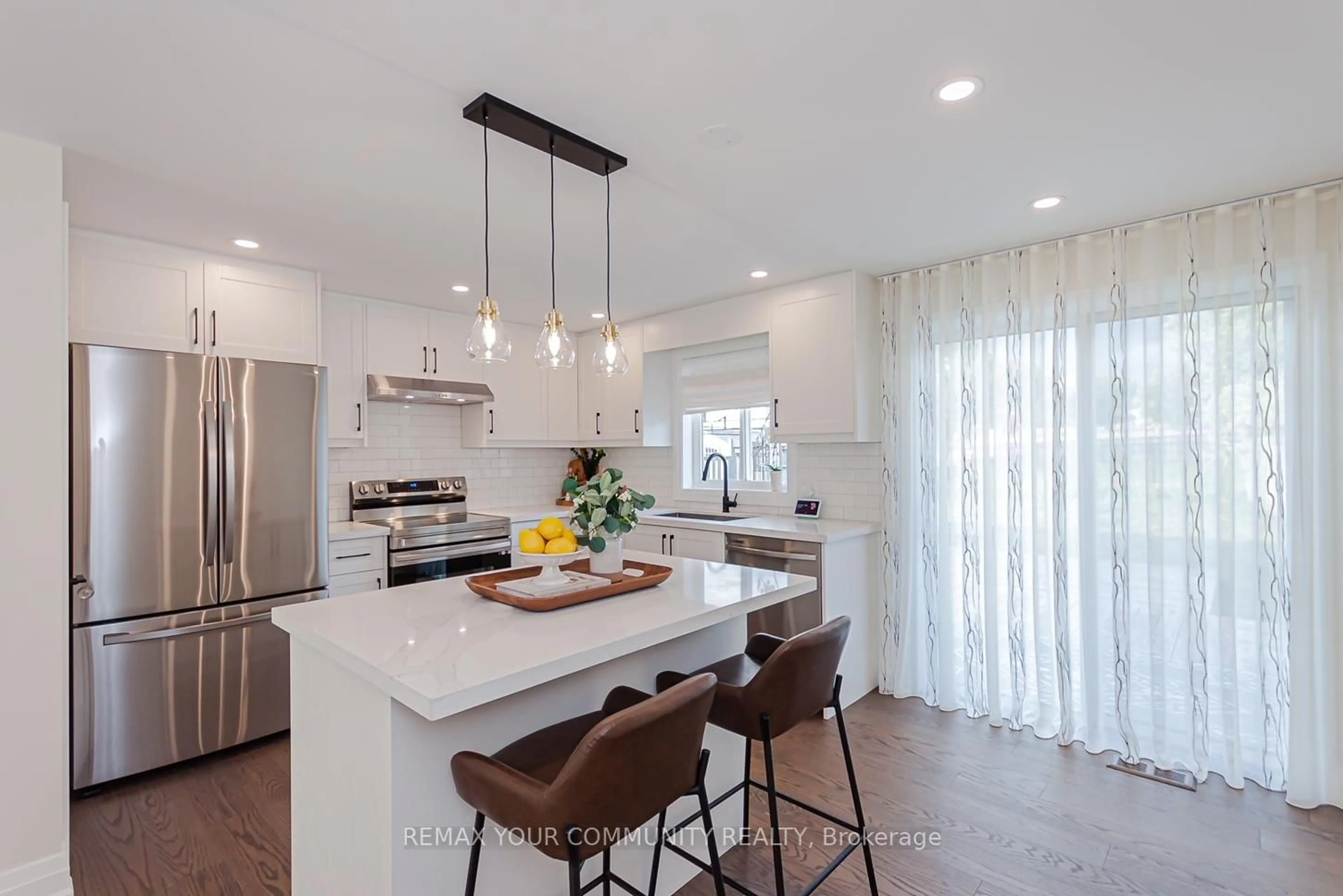 Open concept kitchen, unknown for 5 SELKIRK Cres, Barrie Ontario L4N 8G3